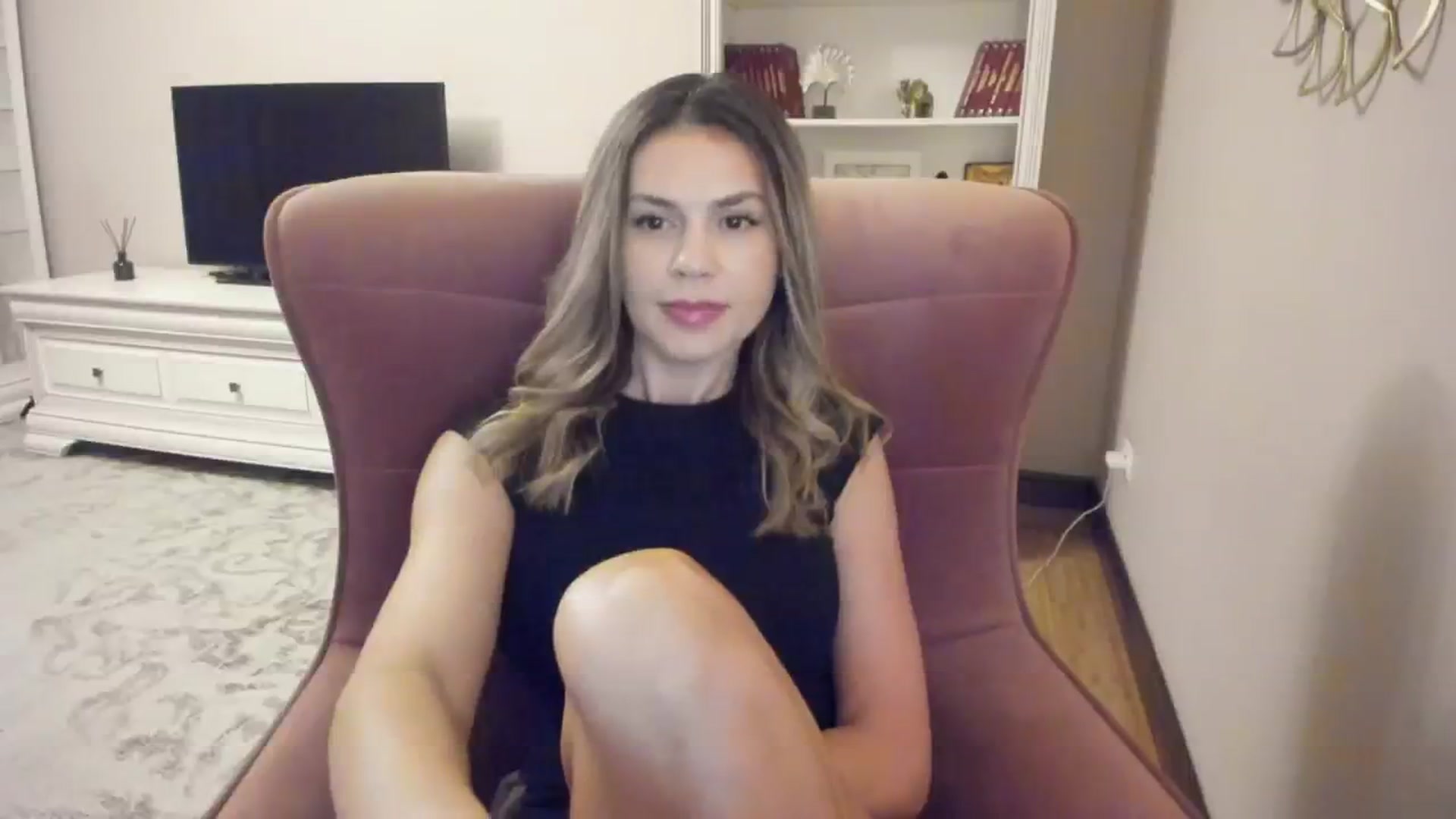 Gallery image thumbnail from Lu126's myfreecams stream on, 05/26/2024, 20:44 image 8 of 20
