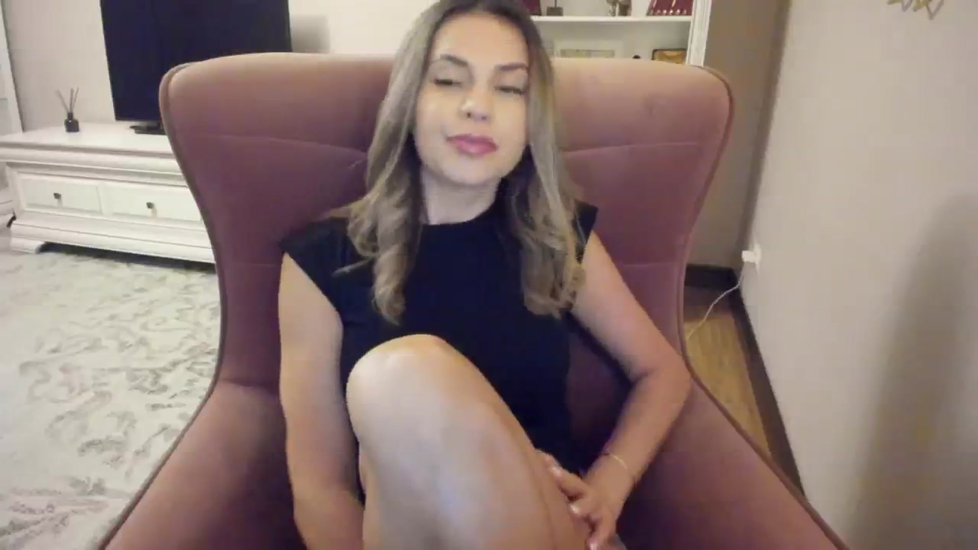 Gallery image thumbnail from Lu126's myfreecams stream on, 05/26/2024, 20:44 image 10 of 20