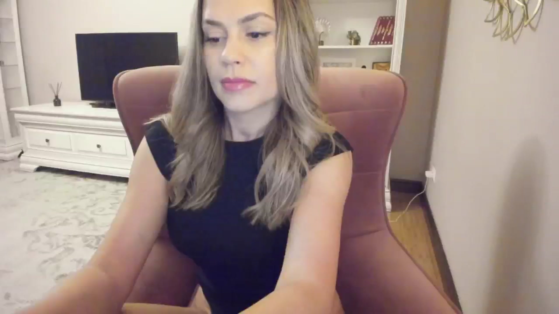 Gallery image thumbnail from Lu126's myfreecams stream on, 05/26/2024, 20:44 image 16 of 20