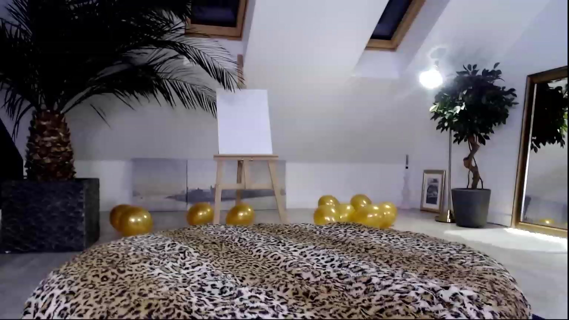 Gallery image thumbnail from Luanalux's myfreecams stream on, 11/17/2022, 03:58 image 19 of 20