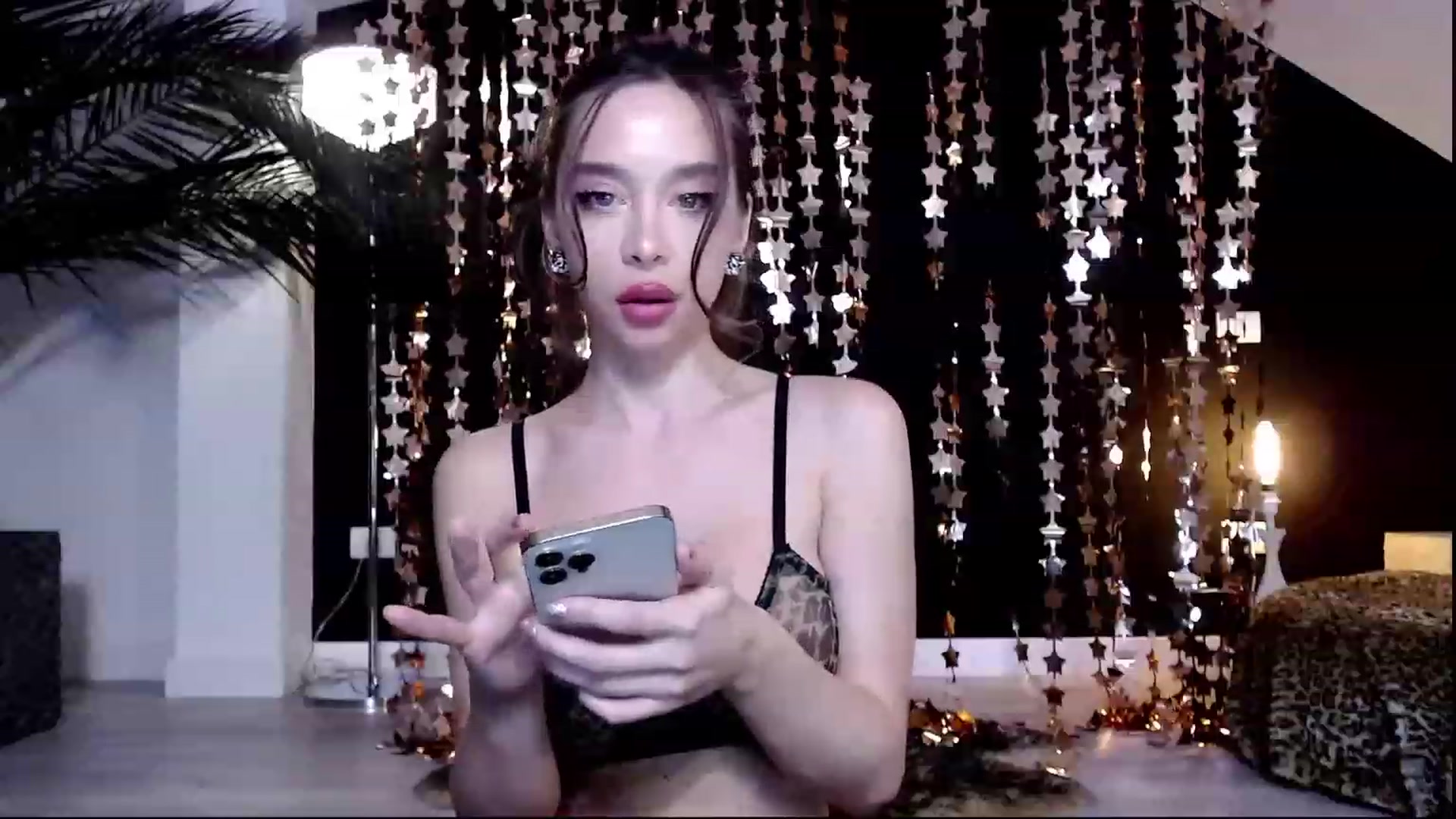 Gallery image thumbnail from Luanalux's myfreecams stream on, 03/01/2023, 19:02 image 15 of 20