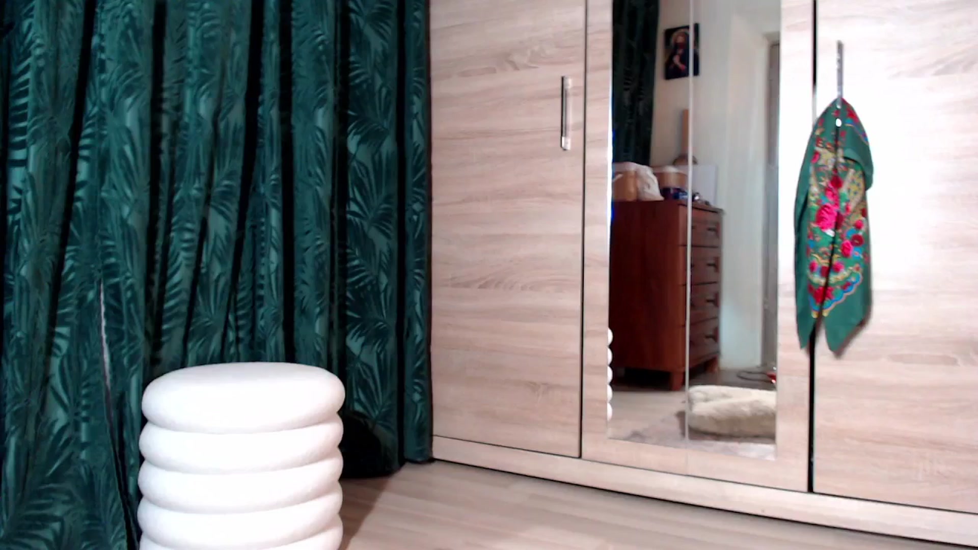 Gallery image thumbnail from Luanalux's myfreecams stream on, 10/06/2024, 23:01 image 11 of 20