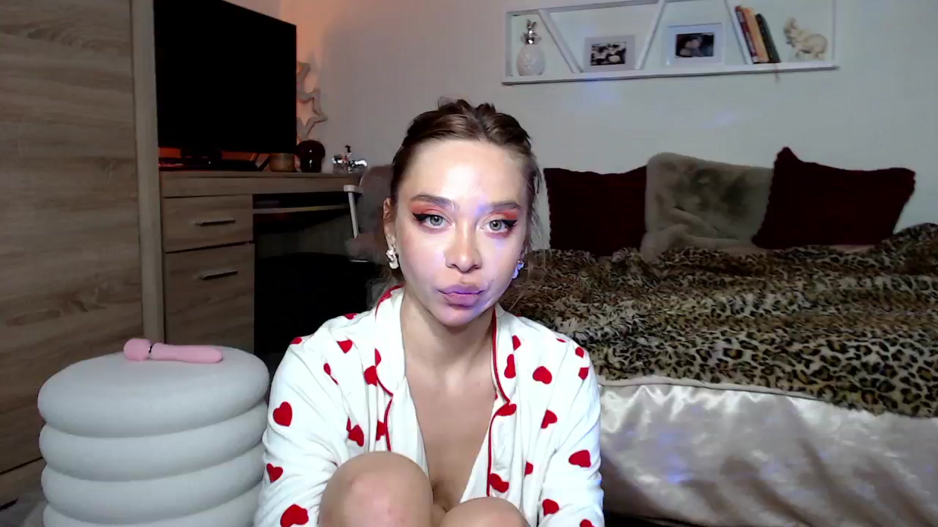 Gallery image thumbnail from Luanalux's myfreecams stream on, 12/16/2024, 24:45 image 20 of 20