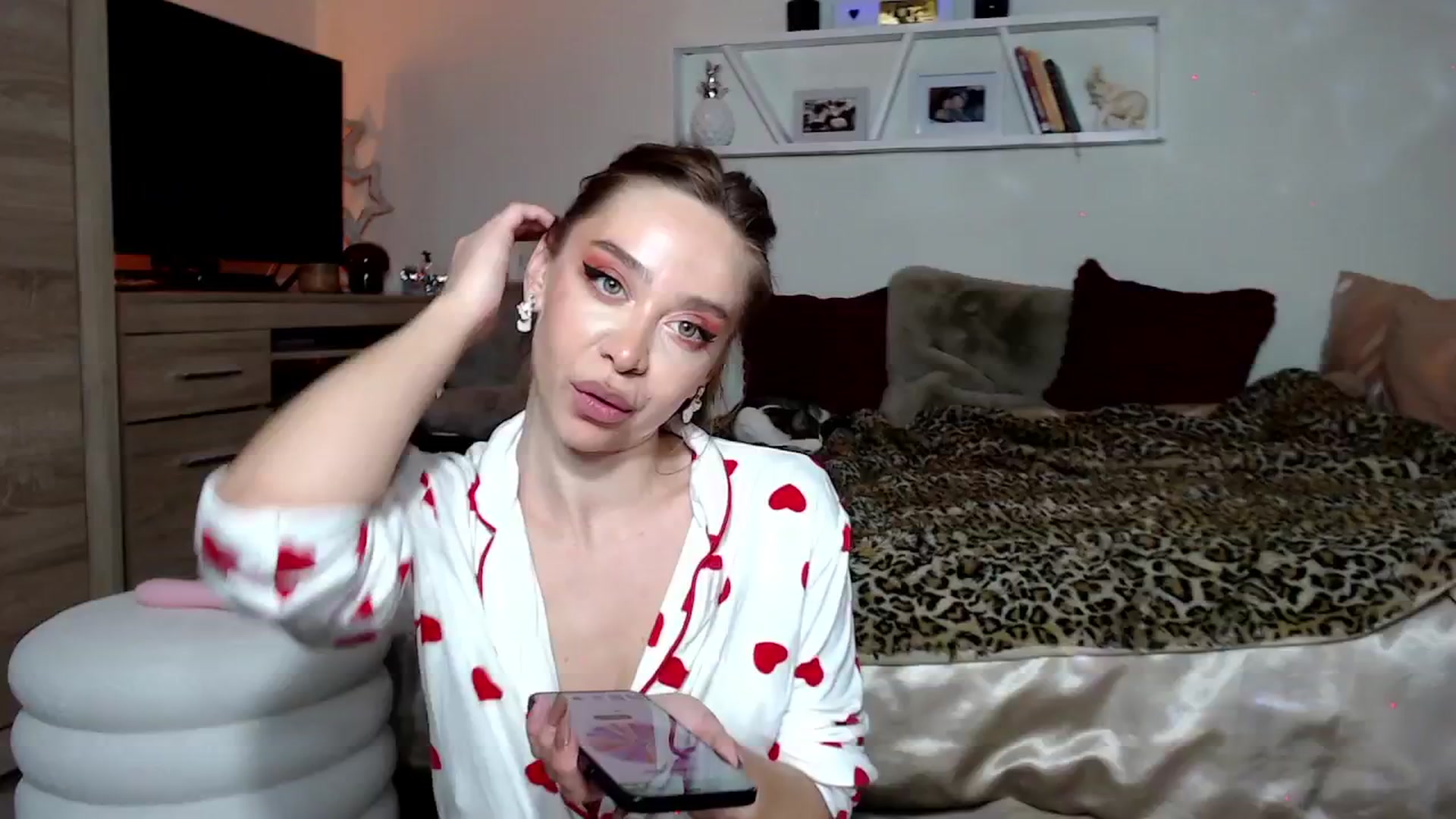 Gallery image thumbnail from Luanalux's myfreecams stream on, 12/16/2024, 24:45 image 12 of 20