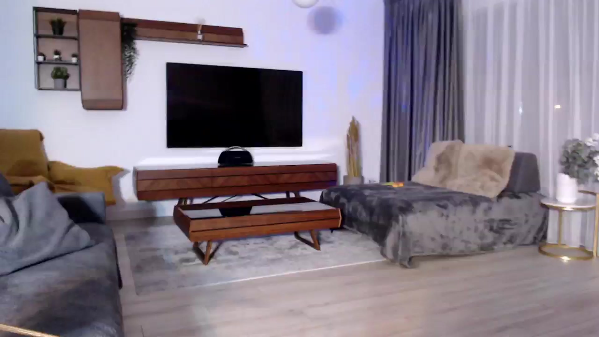Gallery image thumbnail from Luanalux's myfreecams stream on, 02/25/2025, 05:14 image 1 of 20