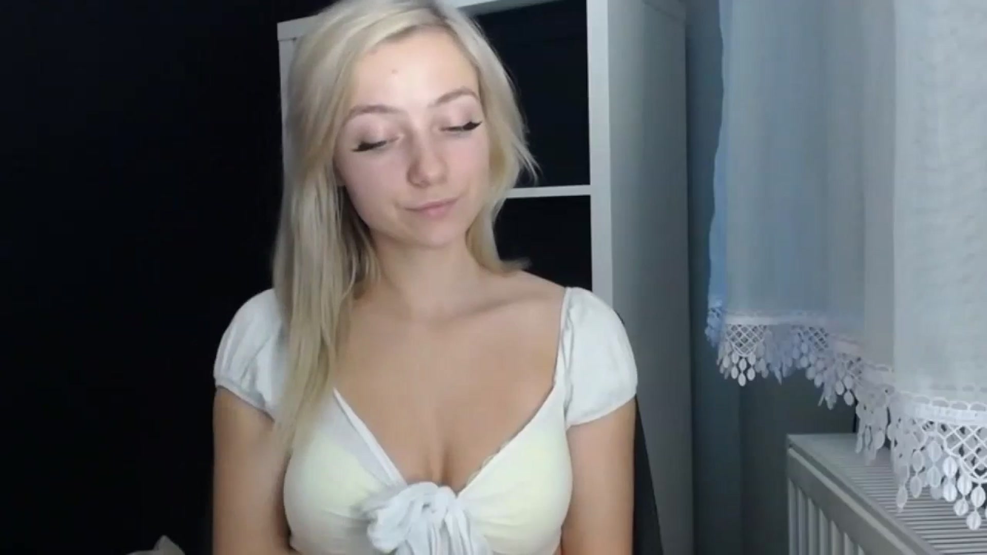 Gallery image thumbnail from LuciaAmazing's myfreecams stream on, 11/20/2023, 14:11 image 19 of 20