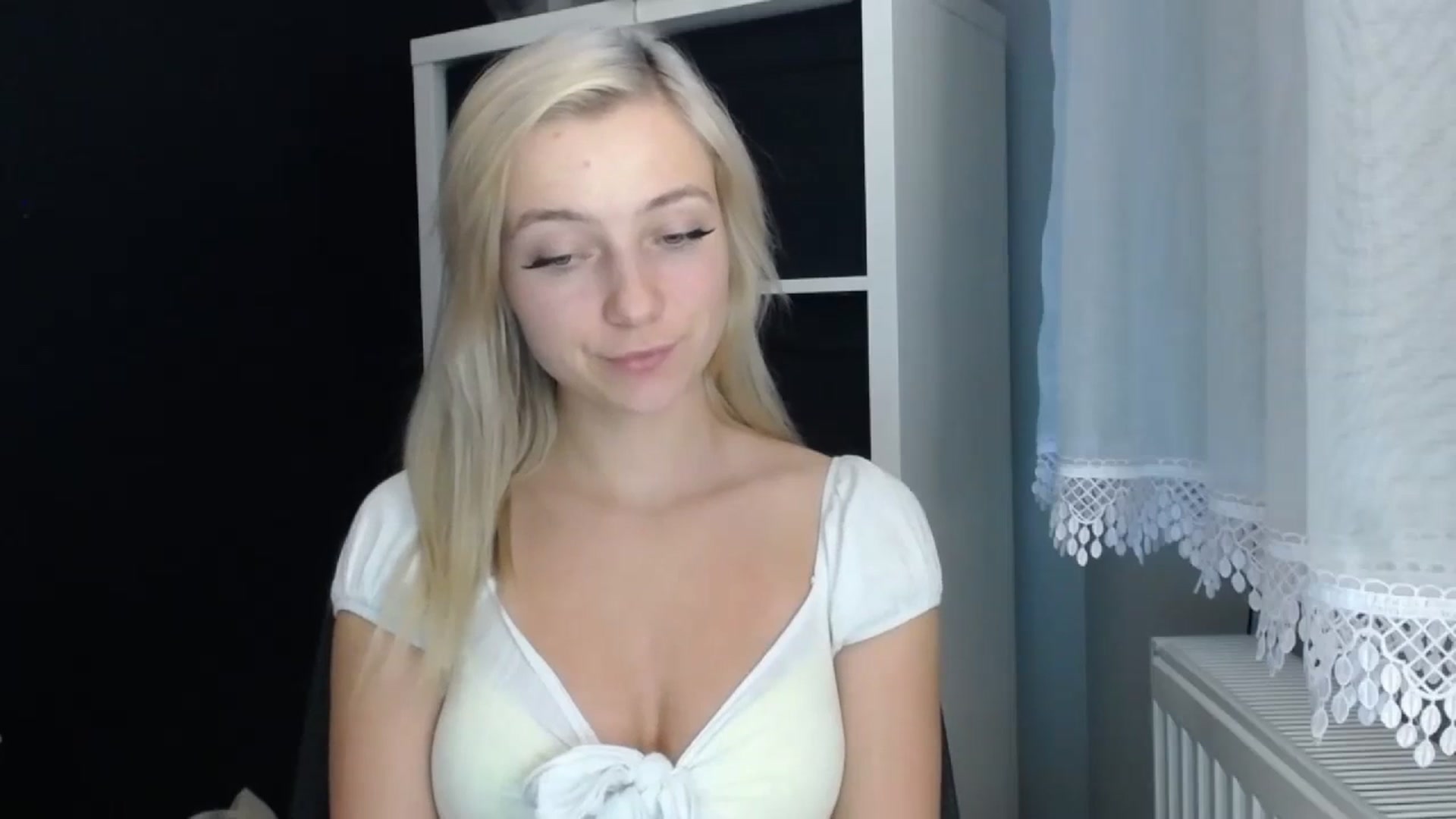 Gallery image thumbnail from LuciaAmazing's myfreecams stream on, 11/20/2023, 14:11 image 4 of 20
