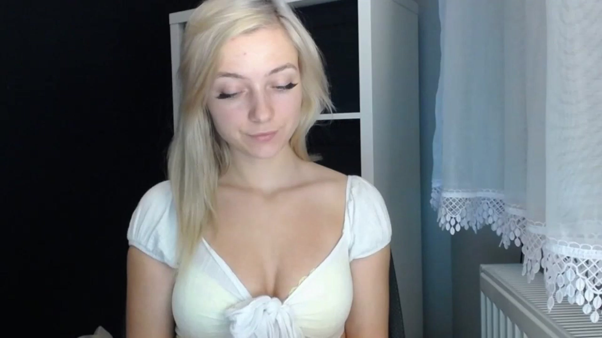 Gallery image thumbnail from LuciaAmazing's myfreecams stream on, 11/20/2023, 14:11 image 17 of 20