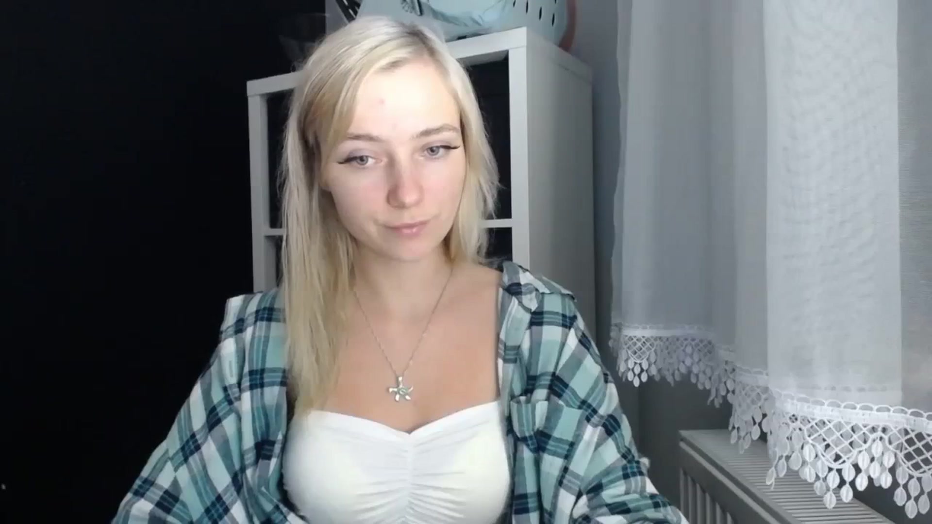 Gallery image thumbnail from LuciaAmazing's myfreecams stream on, 11/20/2023, 19:39 image 16 of 20