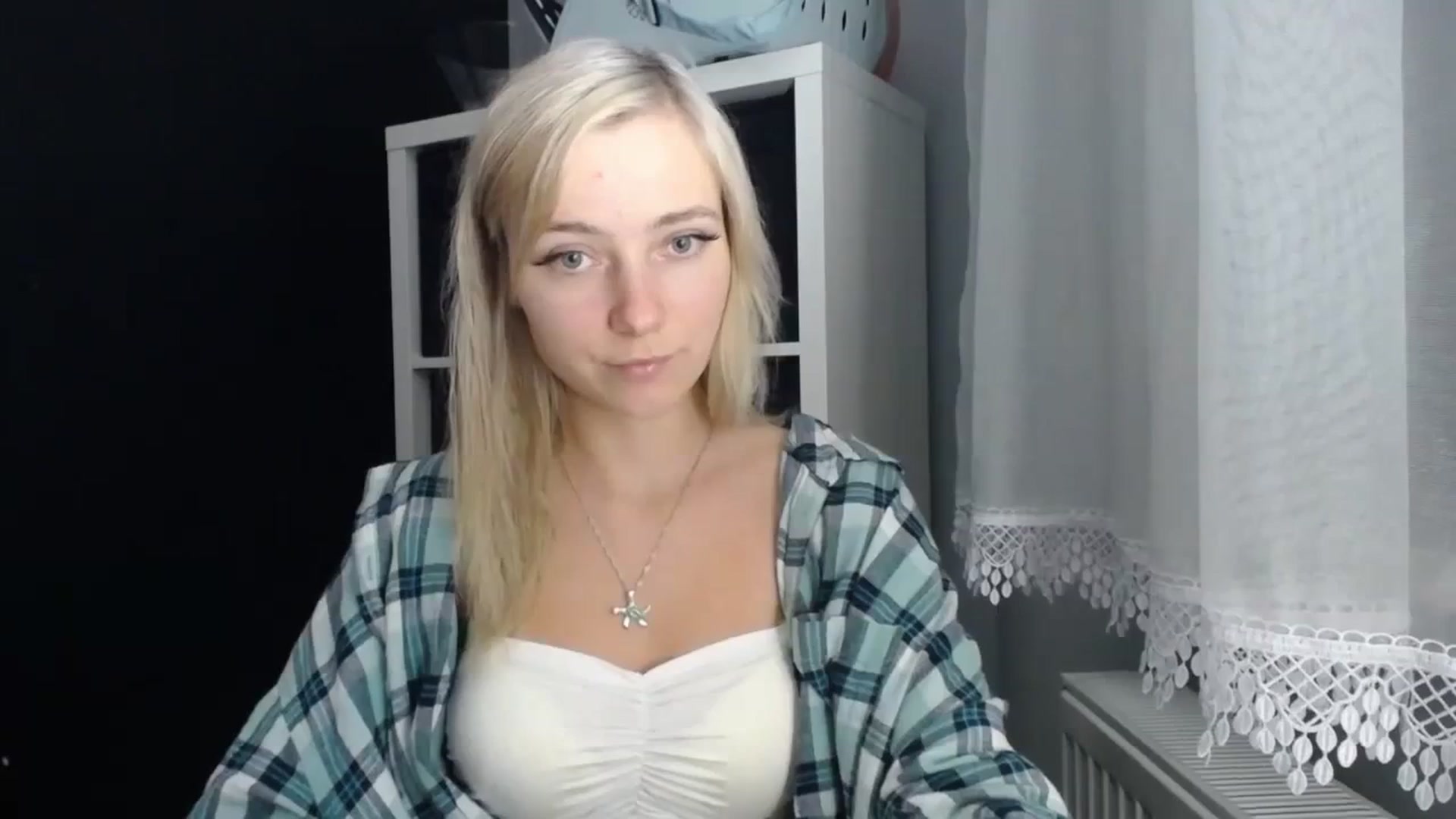 Gallery image thumbnail from LuciaAmazing's myfreecams stream on, 11/20/2023, 19:39 image 18 of 20