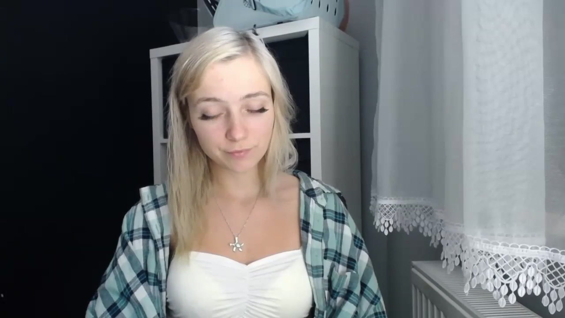 Gallery image thumbnail from LuciaAmazing's myfreecams stream on, 11/20/2023, 19:39 image 4 of 20