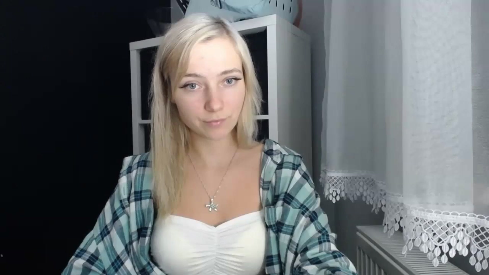 Gallery image thumbnail from LuciaAmazing's myfreecams stream on, 11/20/2023, 19:39 image 19 of 20