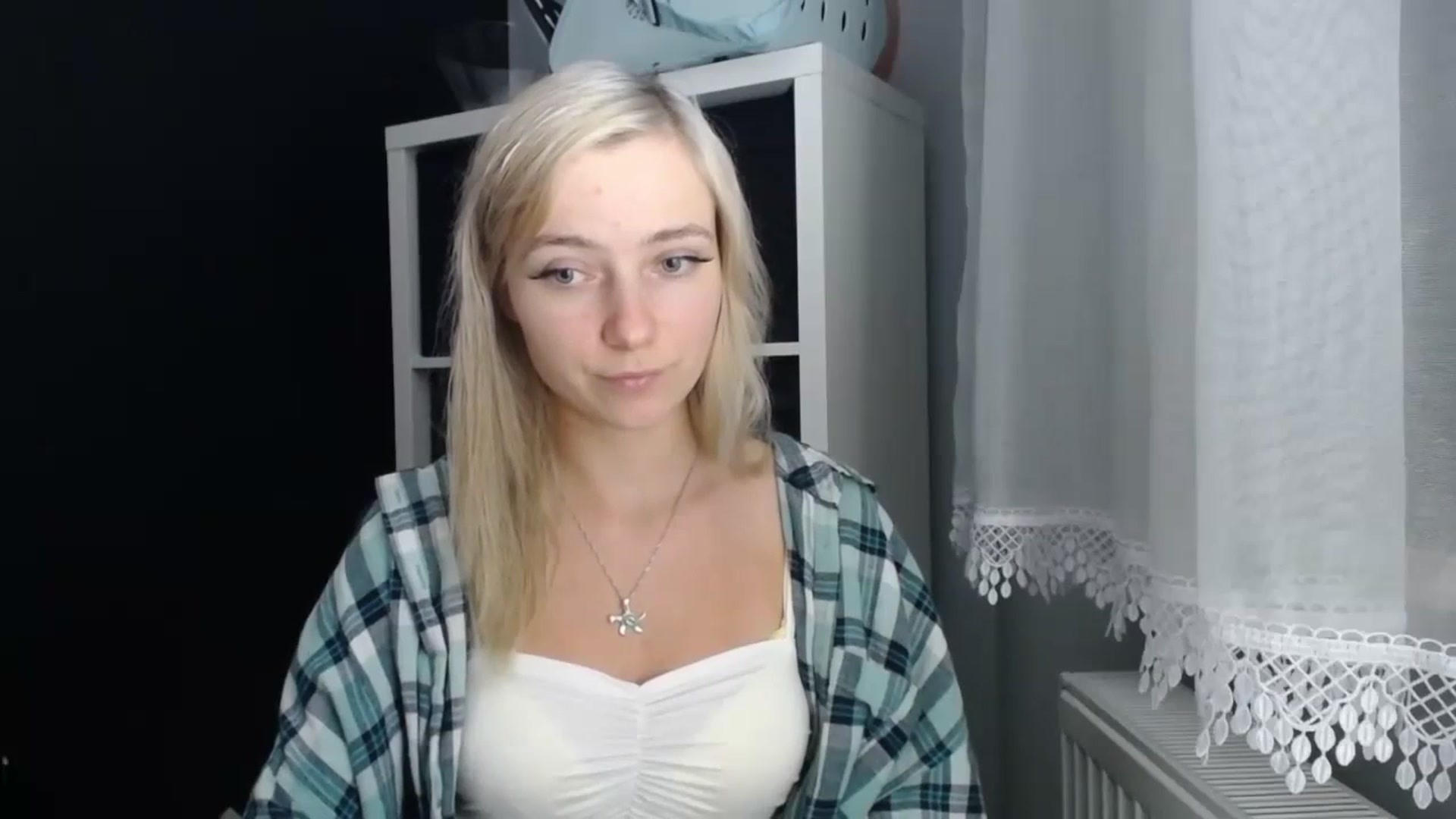 Gallery image thumbnail from LuciaAmazing's myfreecams stream on, 11/20/2023, 19:39 image 12 of 20