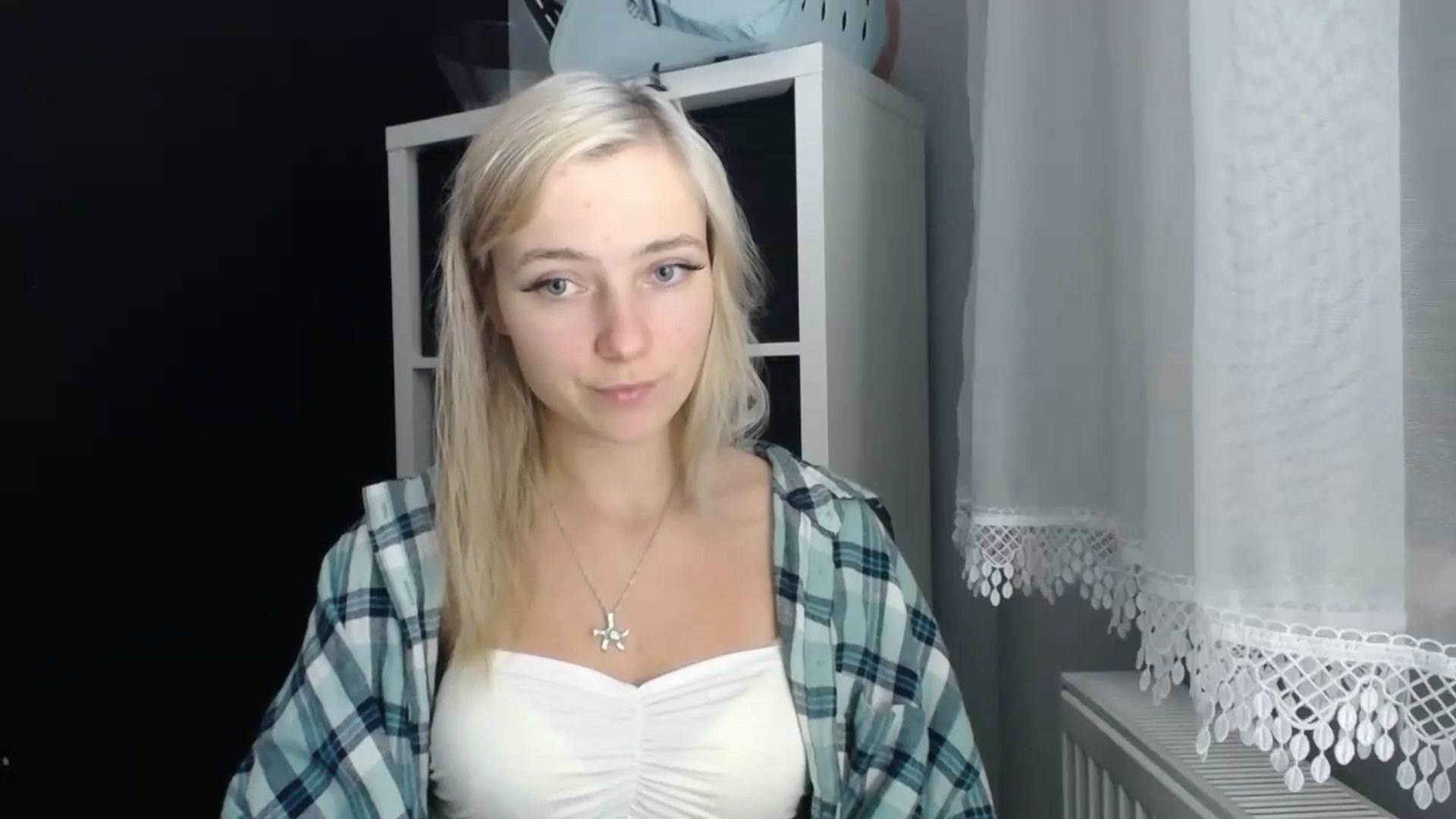 Gallery image thumbnail from LuciaAmazing's myfreecams stream on, 11/20/2023, 19:39 image 7 of 20