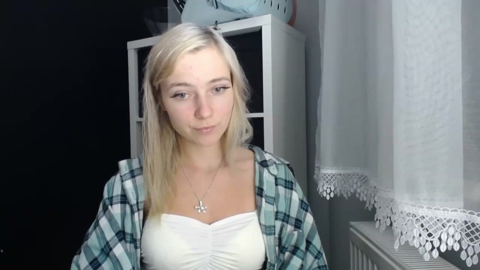 Gallery image thumbnail from LuciaAmazing's myfreecams stream on, 11/20/2023, 19:39 image 6 of 20