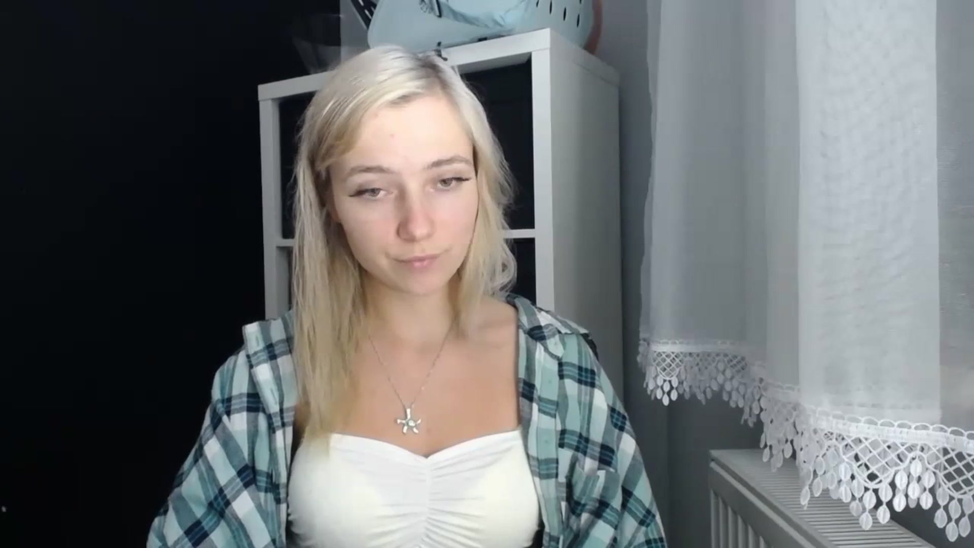 Gallery image thumbnail from LuciaAmazing's myfreecams stream on, 11/20/2023, 19:39 image 5 of 20