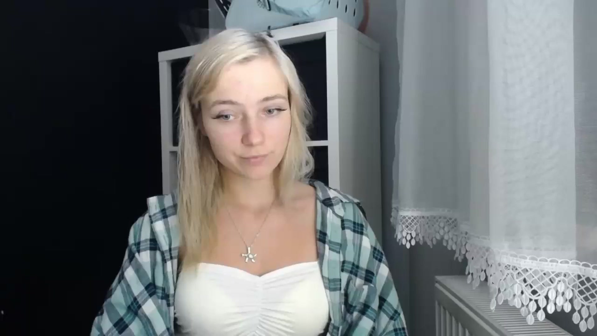 Gallery image thumbnail from LuciaAmazing's myfreecams stream on, 11/20/2023, 19:39 image 3 of 20