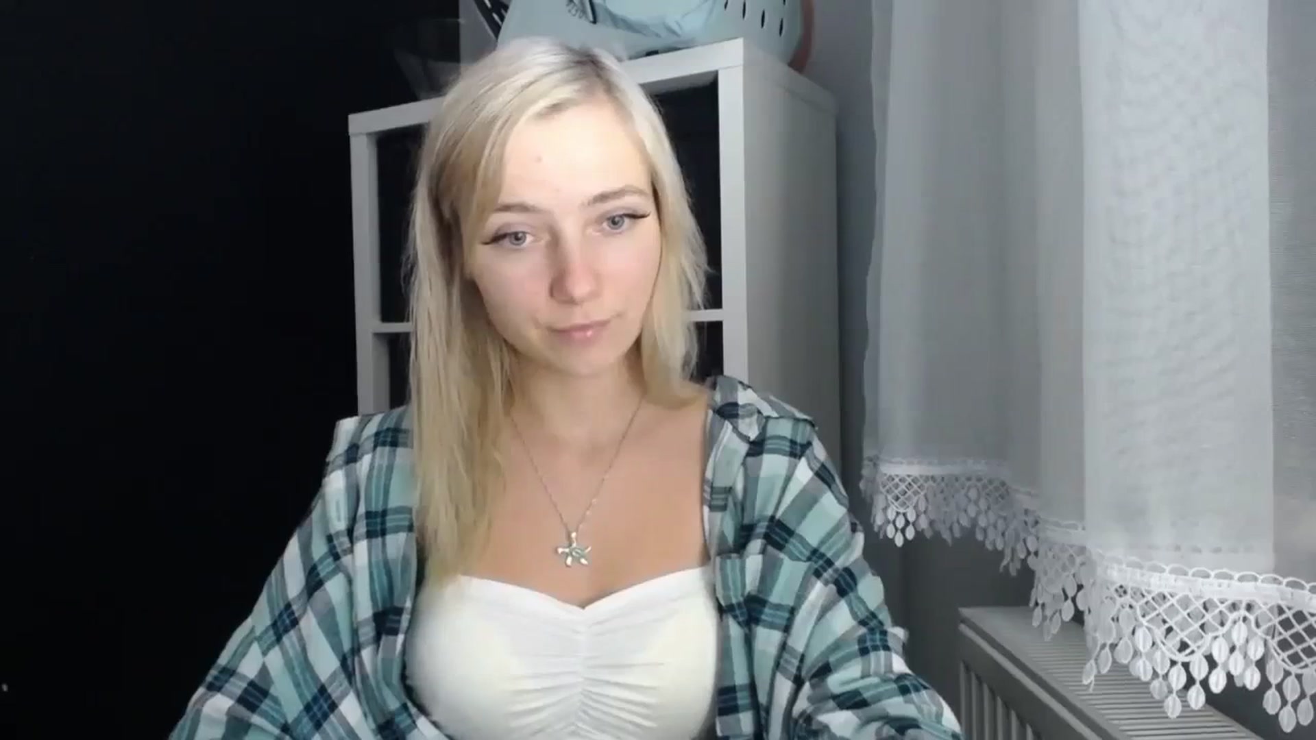 Gallery image thumbnail from LuciaAmazing's myfreecams stream on, 11/20/2023, 19:39 image 20 of 20
