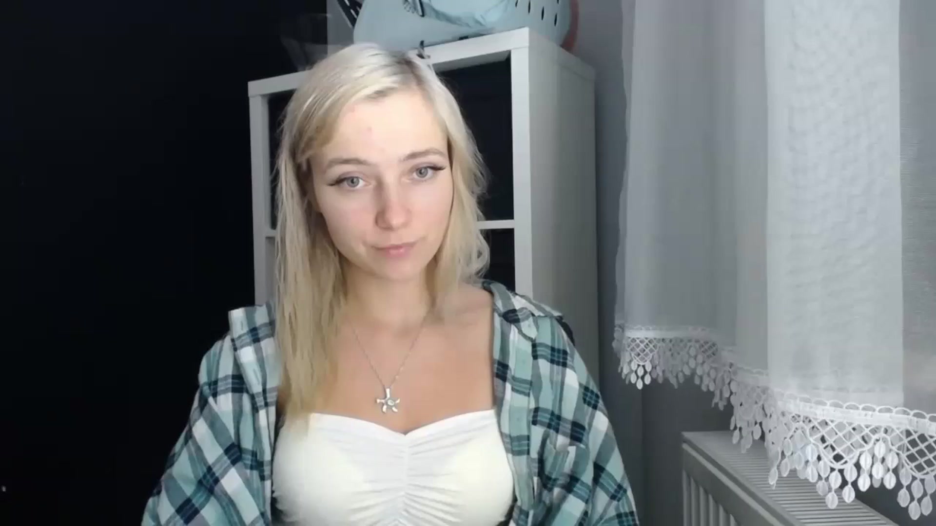 Gallery image thumbnail from LuciaAmazing's myfreecams stream on, 11/20/2023, 19:39 image 1 of 20