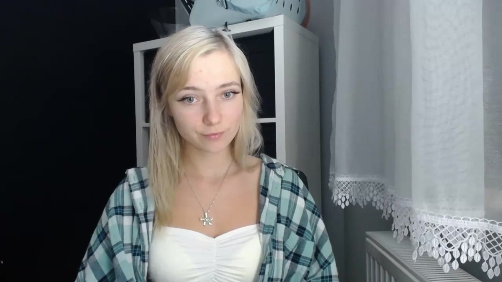 Gallery image thumbnail from LuciaAmazing's myfreecams stream on, 11/20/2023, 19:39 image 9 of 20