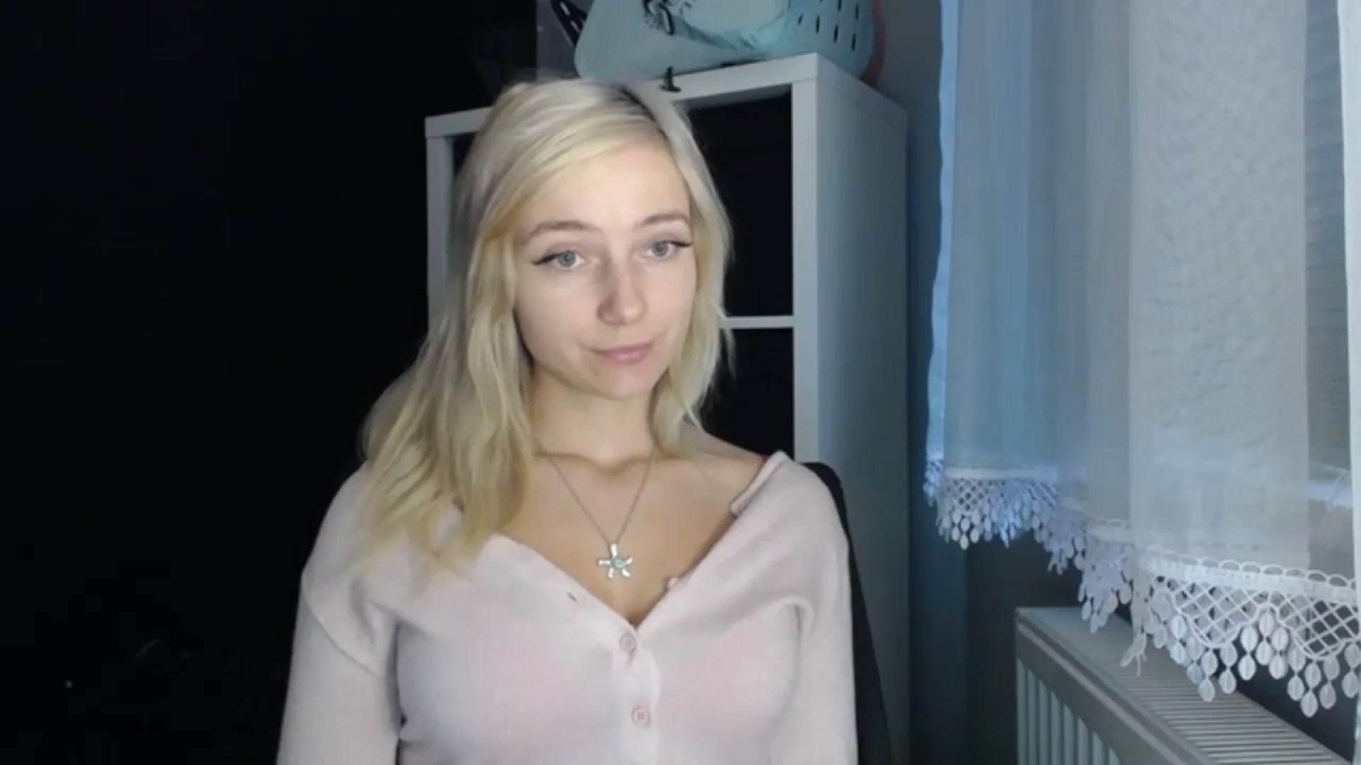 Gallery image thumbnail from LuciaAmazing's myfreecams stream on, 11/22/2023, 11:54 image 10 of 20