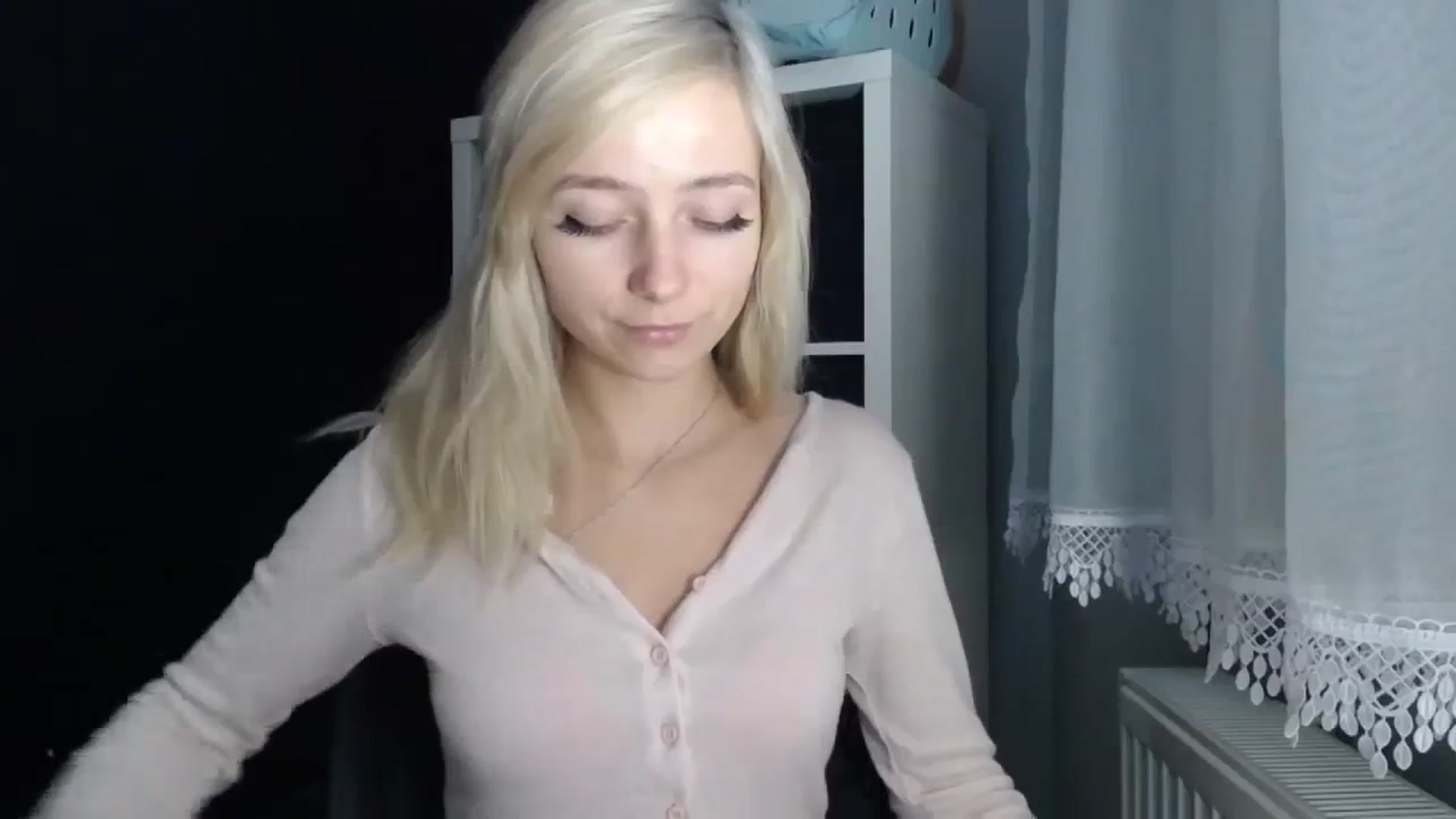 Gallery image thumbnail from LuciaAmazing's myfreecams stream on, 11/22/2023, 14:58 image 16 of 20