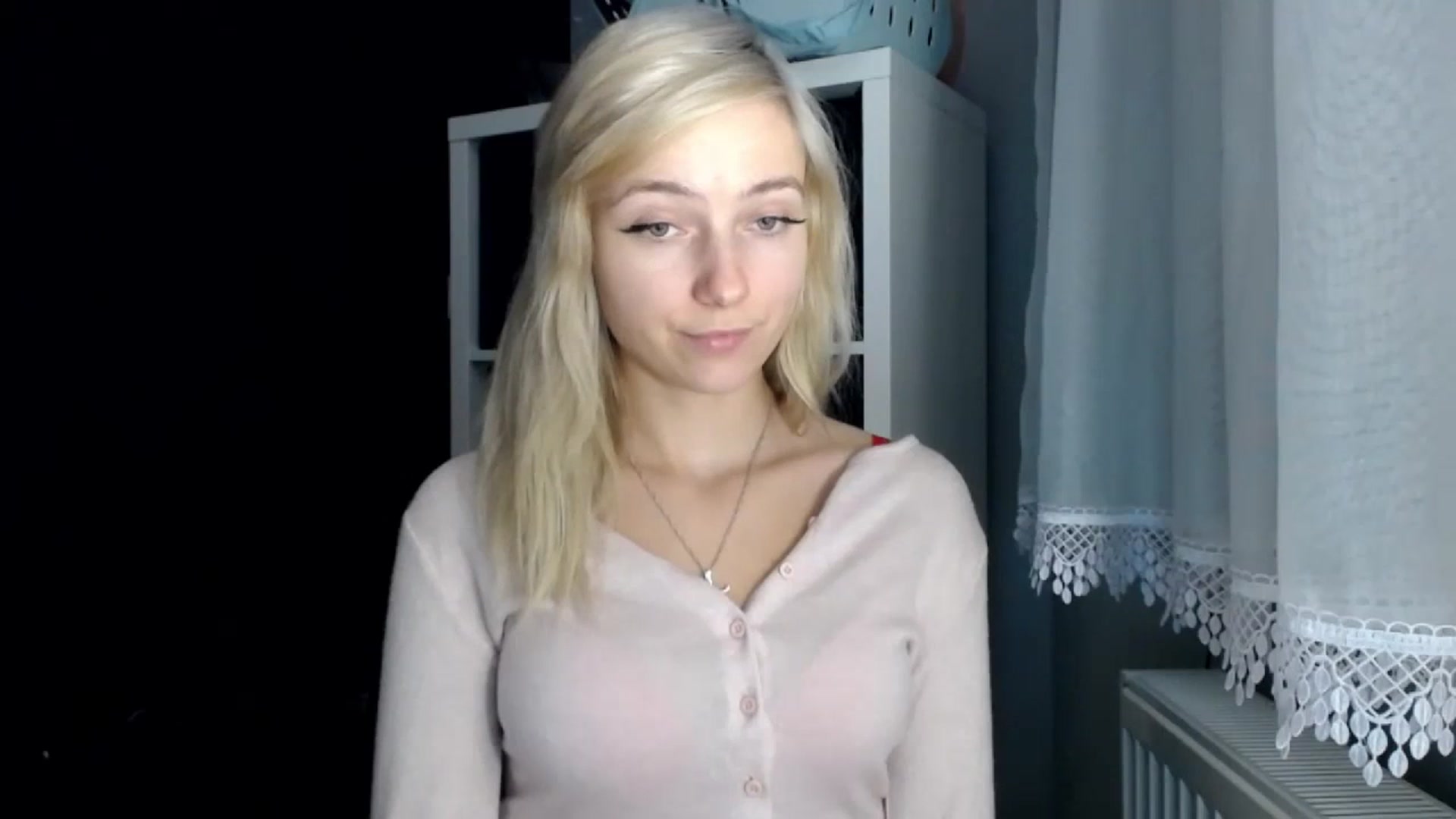 Gallery image thumbnail from LuciaAmazing's myfreecams stream on, 11/22/2023, 16:53 image 17 of 20