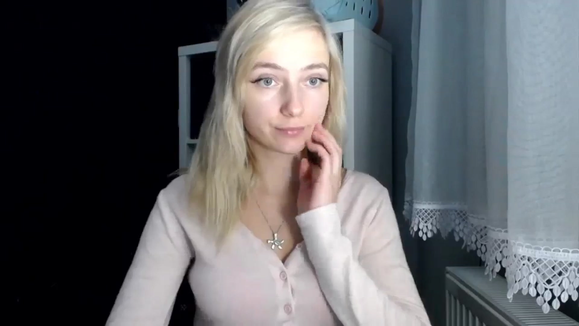 Gallery image thumbnail from LuciaAmazing's myfreecams stream on, 11/22/2023, 16:53 image 10 of 20