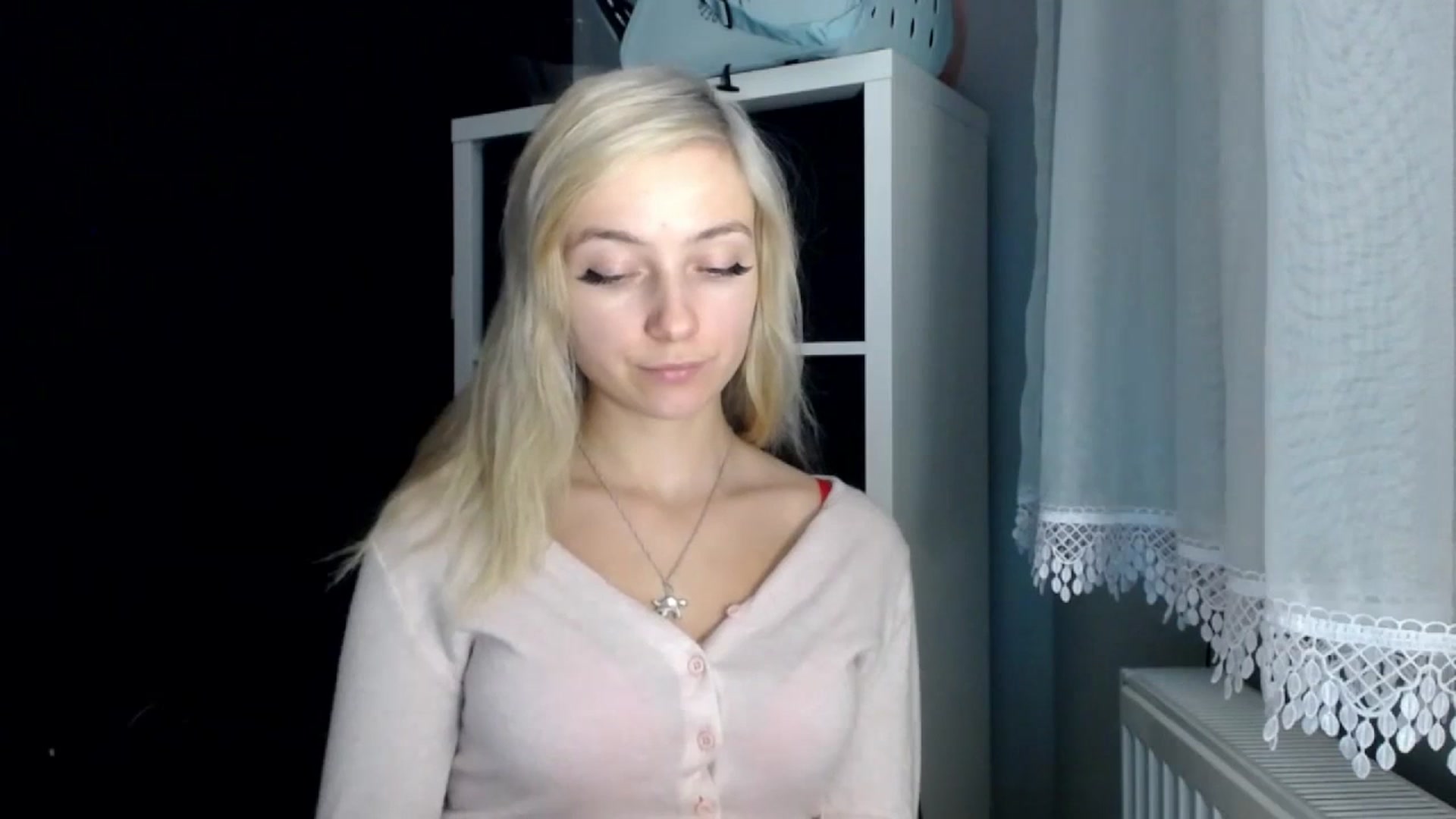 Gallery image thumbnail from LuciaAmazing's myfreecams stream on, 11/22/2023, 16:53 image 5 of 20