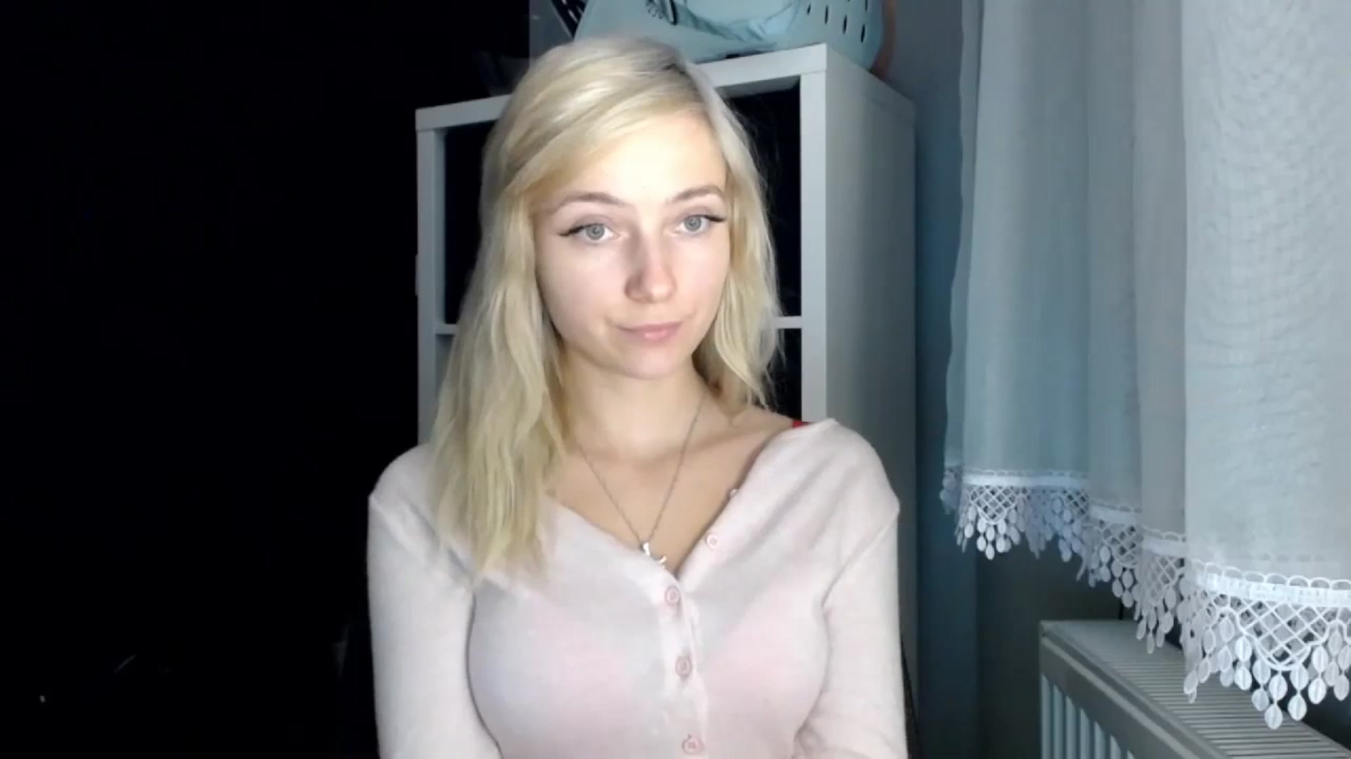 Gallery image thumbnail from LuciaAmazing's myfreecams stream on, 11/22/2023, 16:53 image 19 of 20