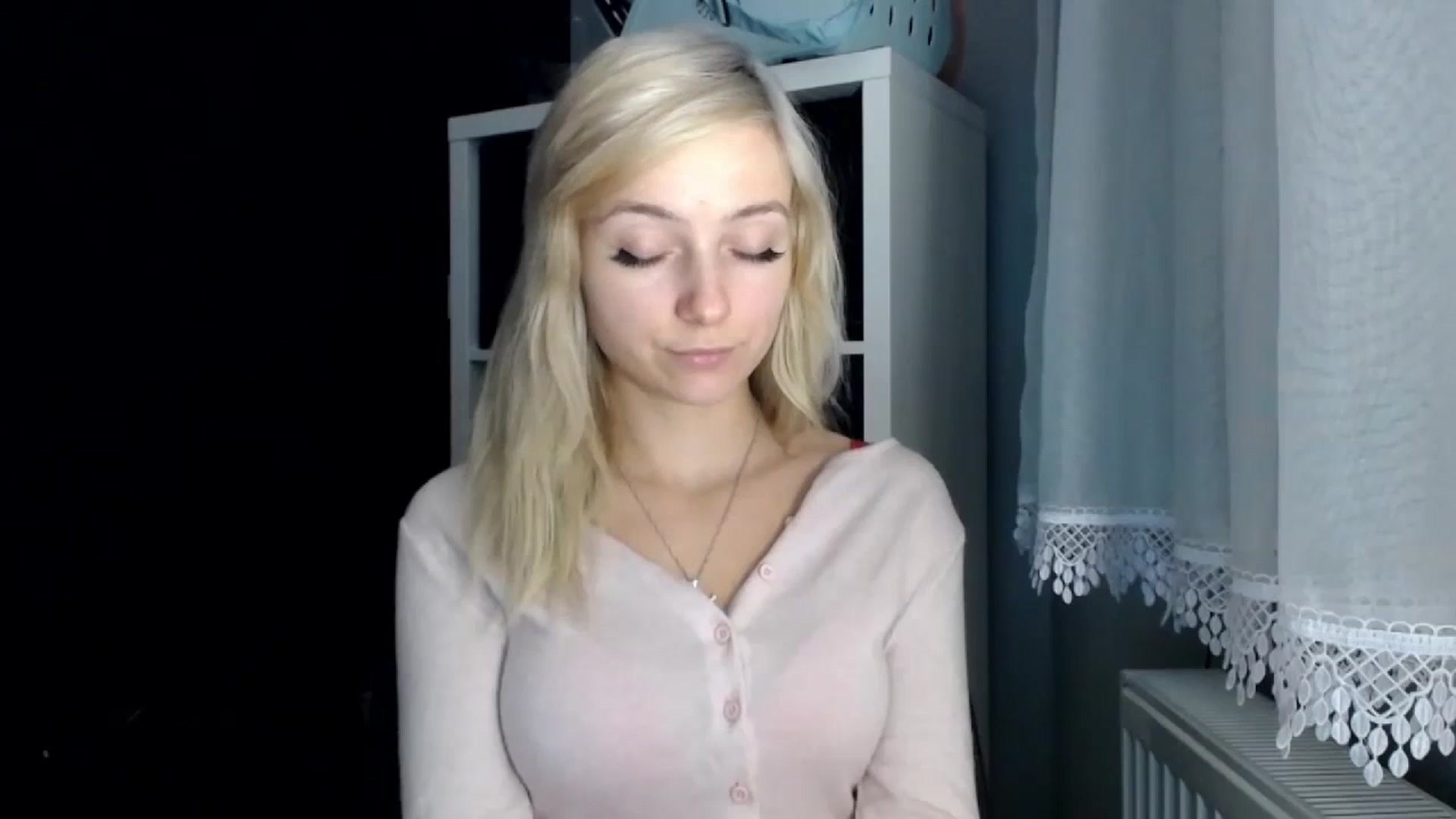 Gallery image thumbnail from LuciaAmazing's myfreecams stream on, 11/22/2023, 16:53 image 18 of 20