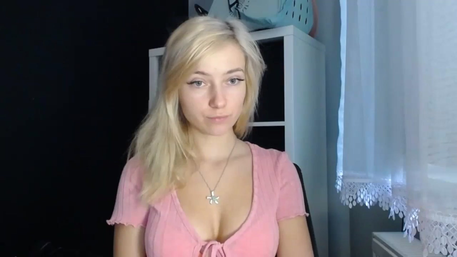 Gallery image thumbnail from LuciaAmazing's myfreecams stream on, 11/23/2023, 07:59 image 18 of 20