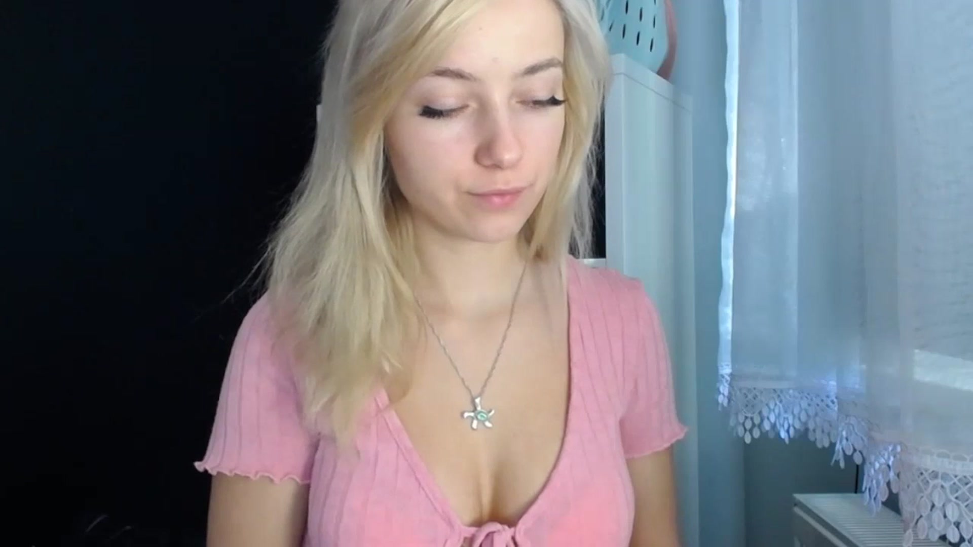 Gallery image thumbnail from LuciaAmazing's myfreecams stream on, 11/23/2023, 07:59 image 5 of 20
