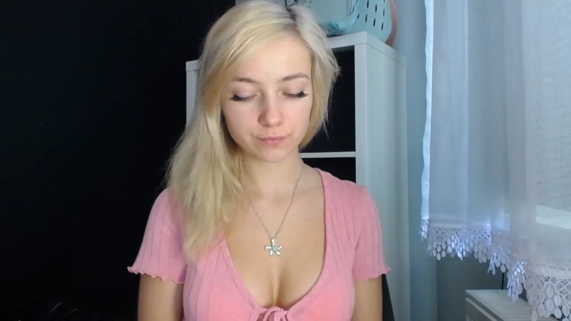 Gallery image thumbnail from LuciaAmazing's myfreecams stream on, 11/23/2023, 07:59 image 8 of 20