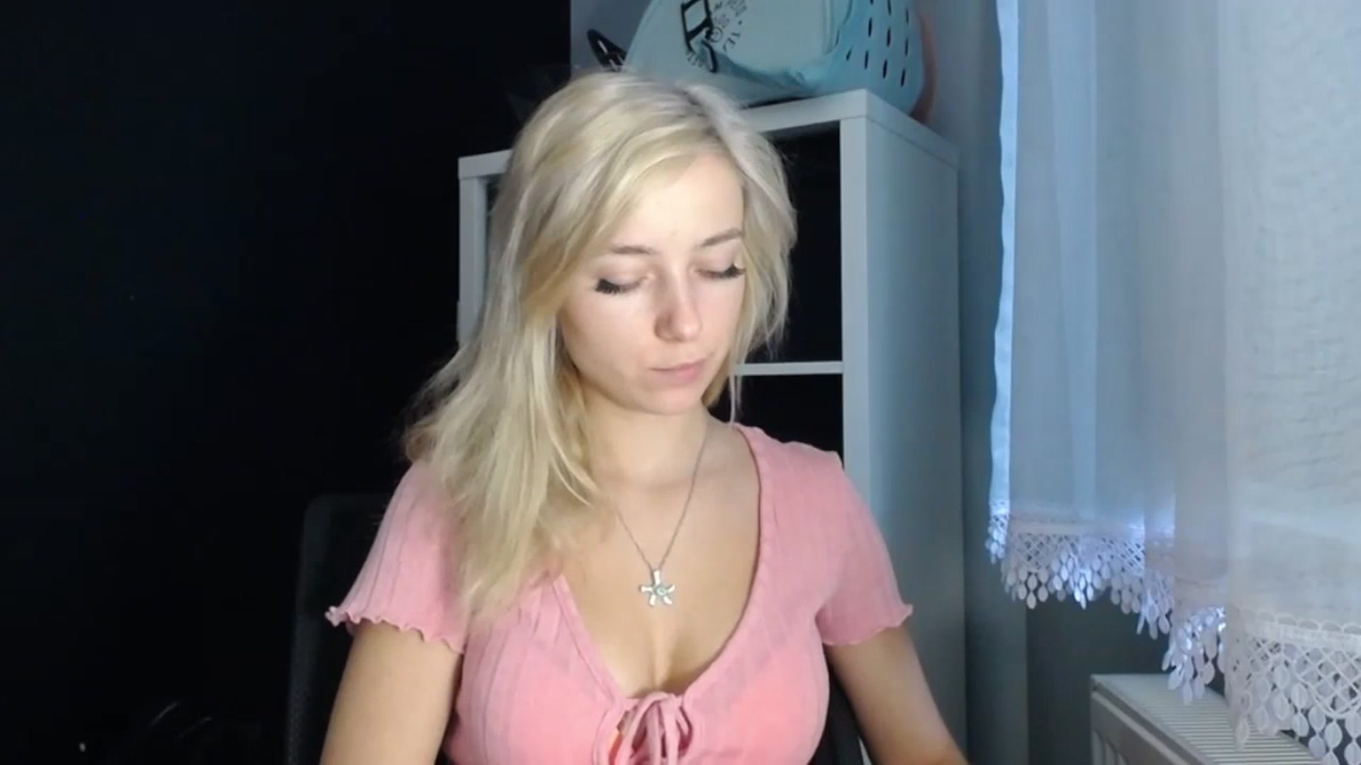 Gallery image thumbnail from LuciaAmazing's myfreecams stream on, 11/23/2023, 09:11 image 19 of 20