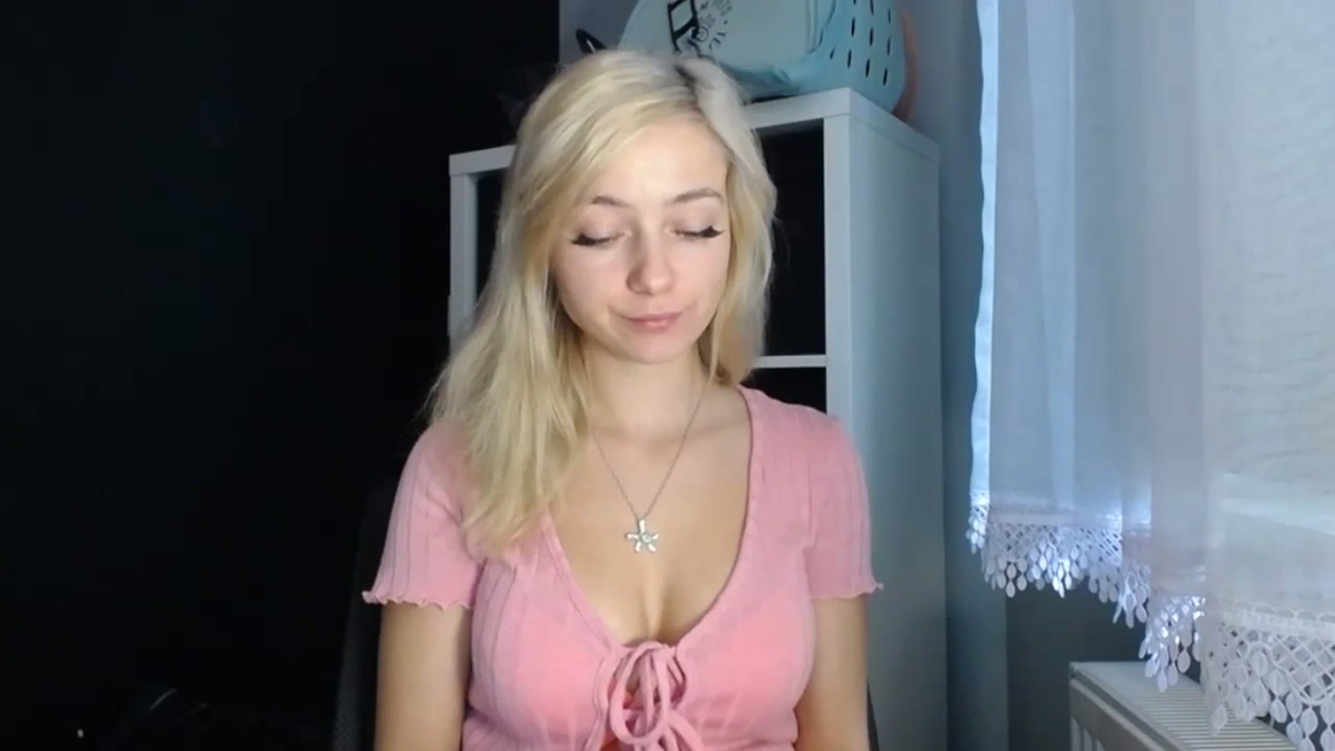 Gallery image thumbnail from LuciaAmazing's myfreecams stream on, 11/23/2023, 09:11 image 12 of 20