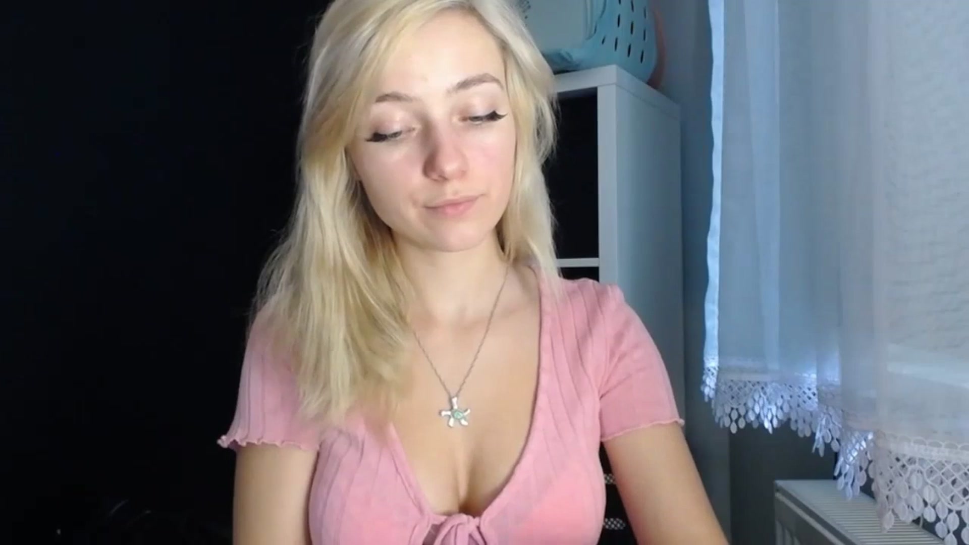 Gallery image thumbnail from LuciaAmazing's myfreecams stream on, 11/23/2023, 10:27 image 18 of 20