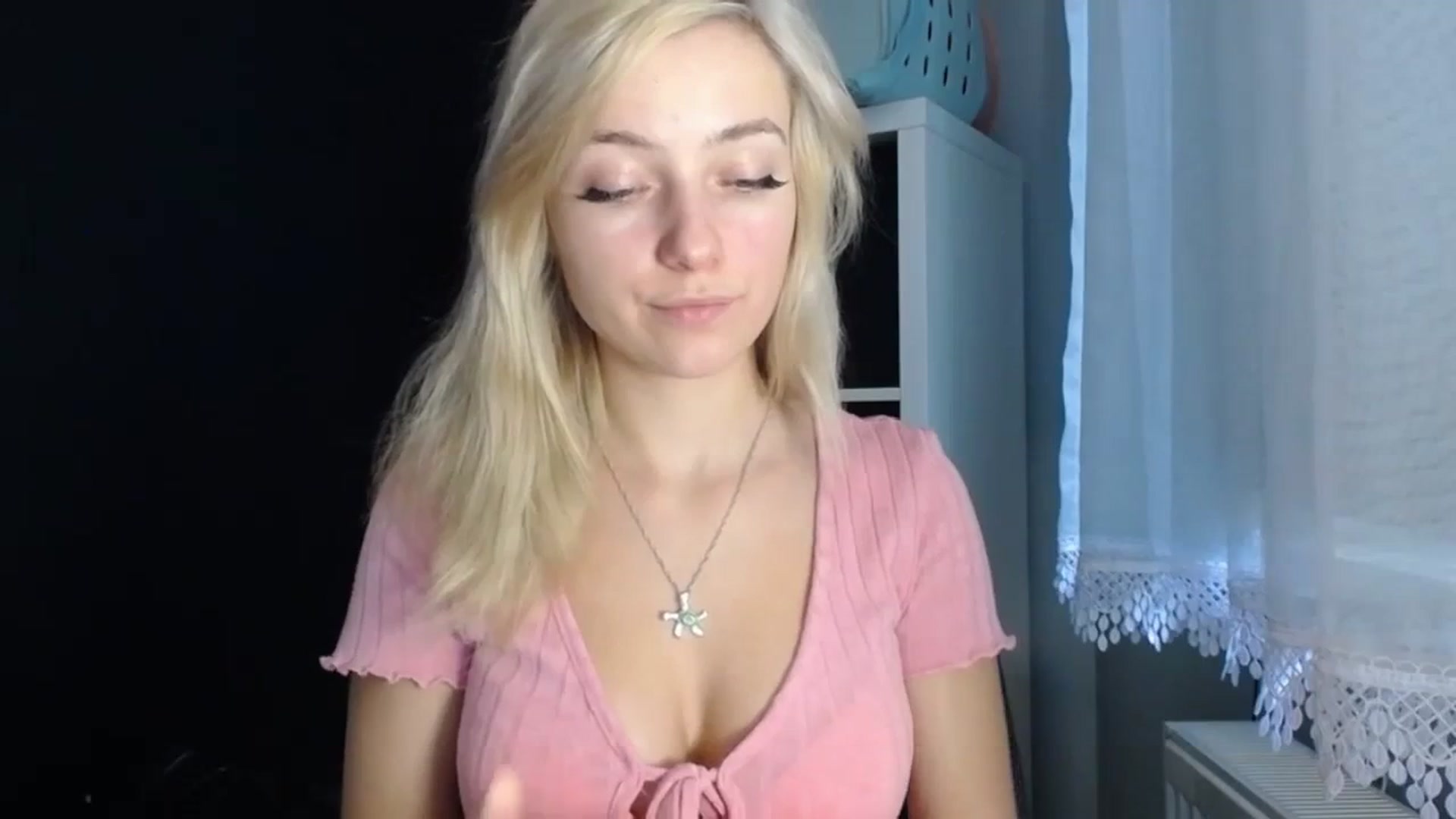 Gallery image thumbnail from LuciaAmazing's myfreecams stream on, 11/23/2023, 10:27 image 14 of 20