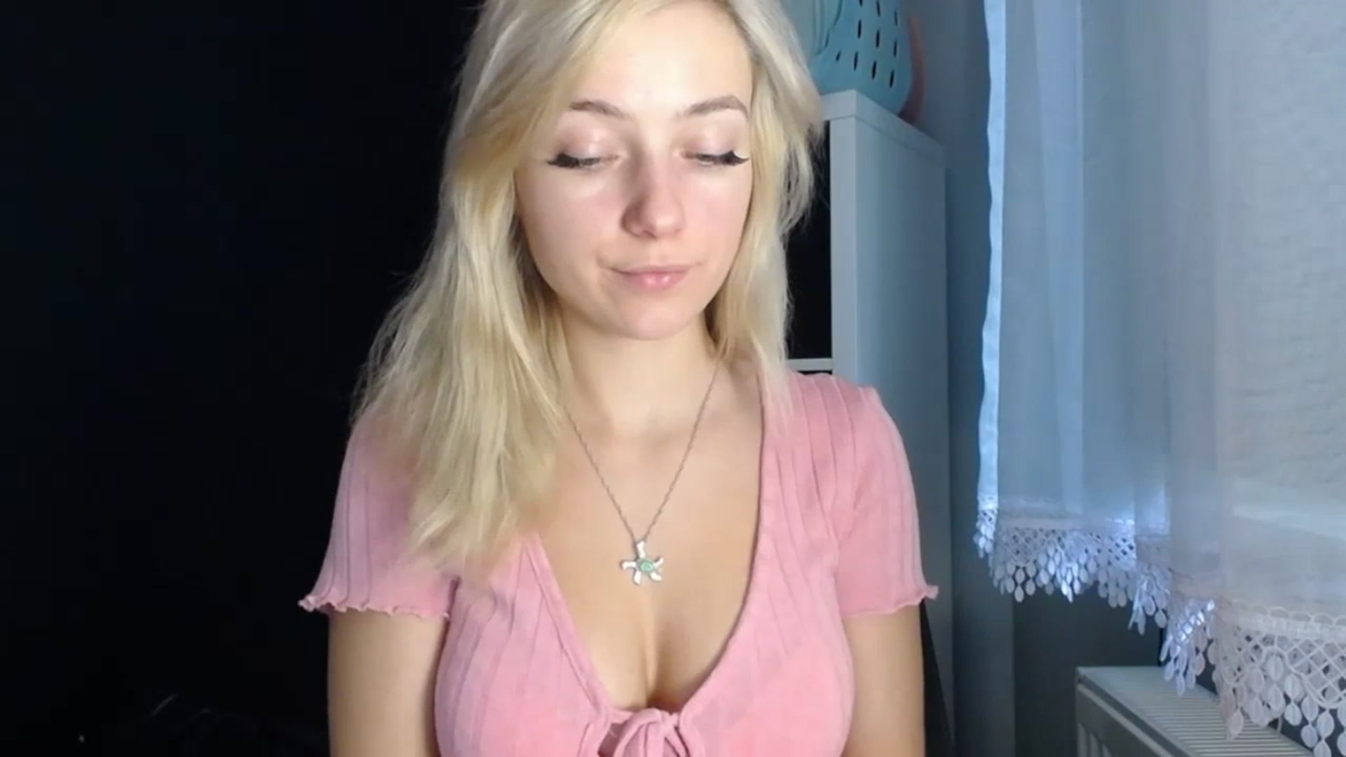 Gallery image thumbnail from LuciaAmazing's myfreecams stream on, 11/23/2023, 10:27 image 15 of 20