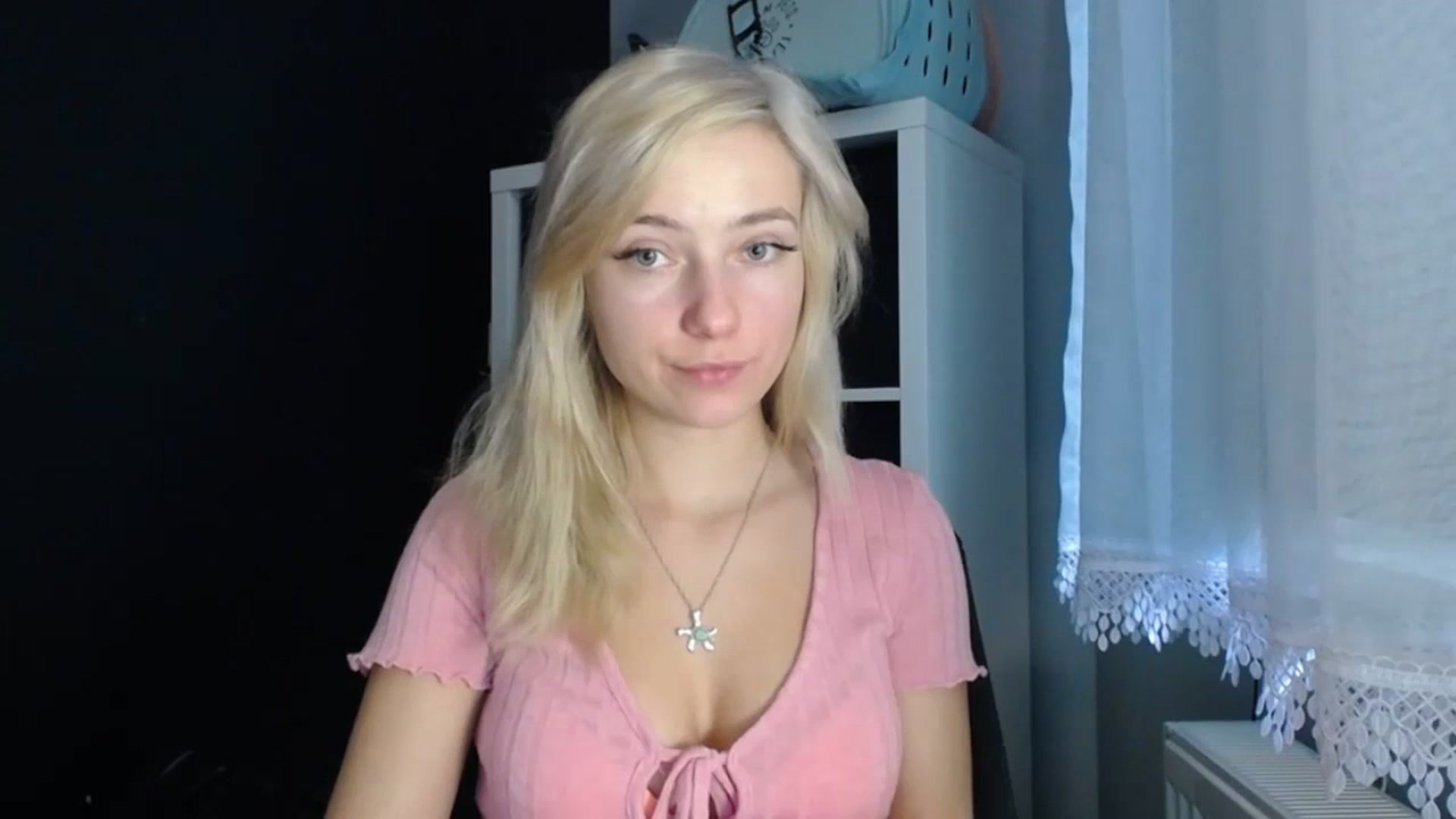 Gallery image thumbnail from LuciaAmazing's myfreecams stream on, 11/23/2023, 10:27 image 16 of 20