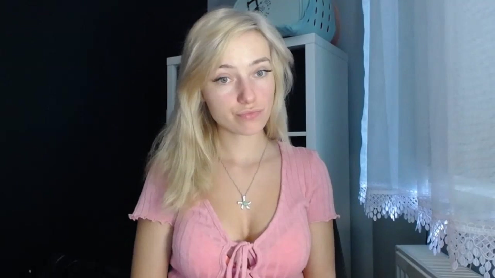 Gallery image thumbnail from LuciaAmazing's myfreecams stream on, 11/23/2023, 10:27 image 10 of 20