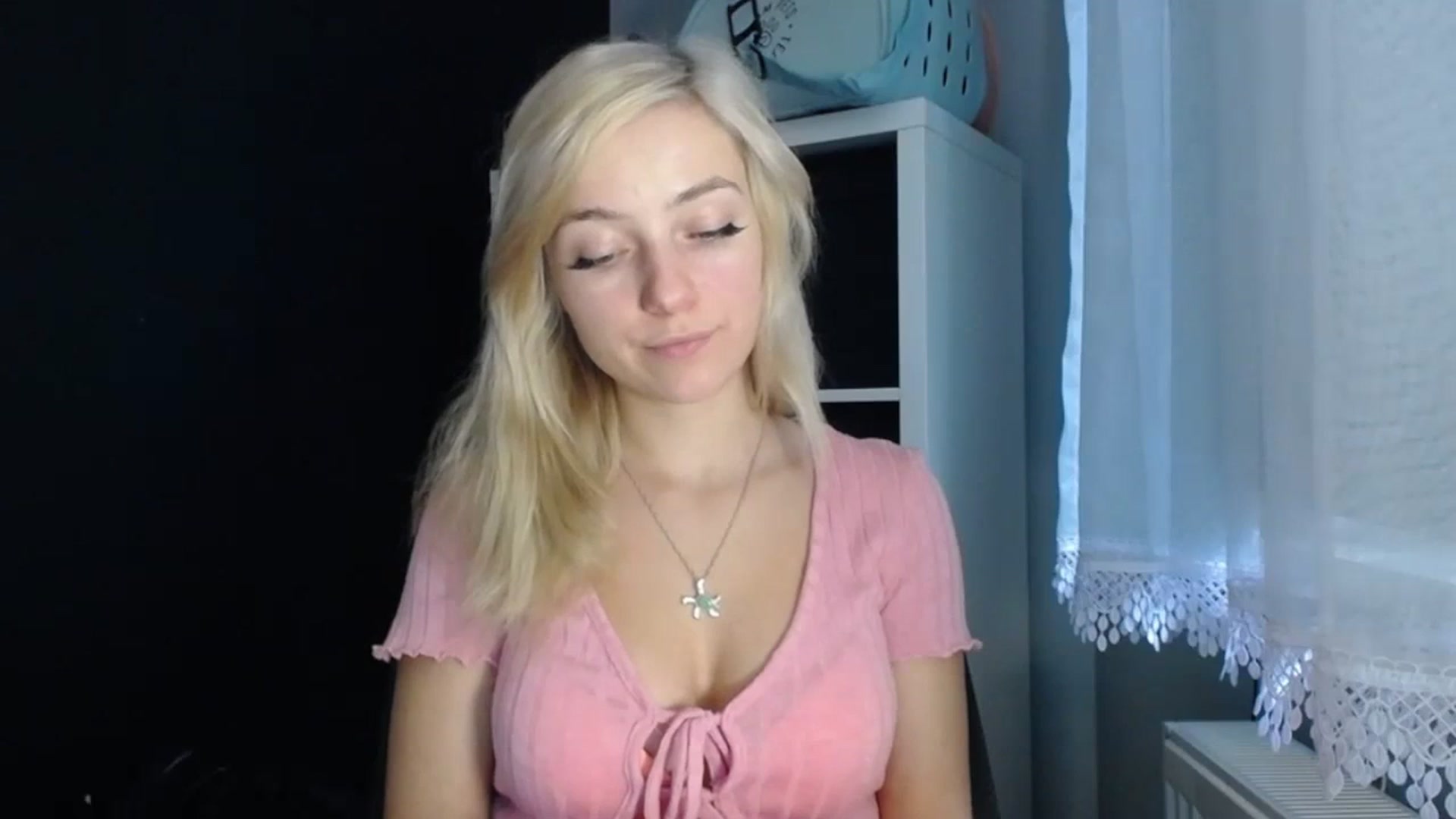 Gallery image thumbnail from LuciaAmazing's myfreecams stream on, 11/23/2023, 10:27 image 19 of 20