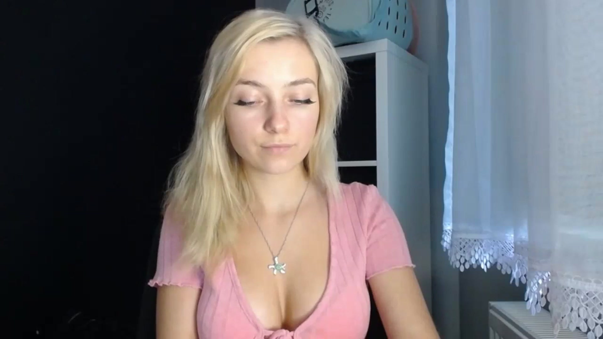 Gallery image thumbnail from LuciaAmazing's myfreecams stream on, 11/23/2023, 11:55 image 10 of 20