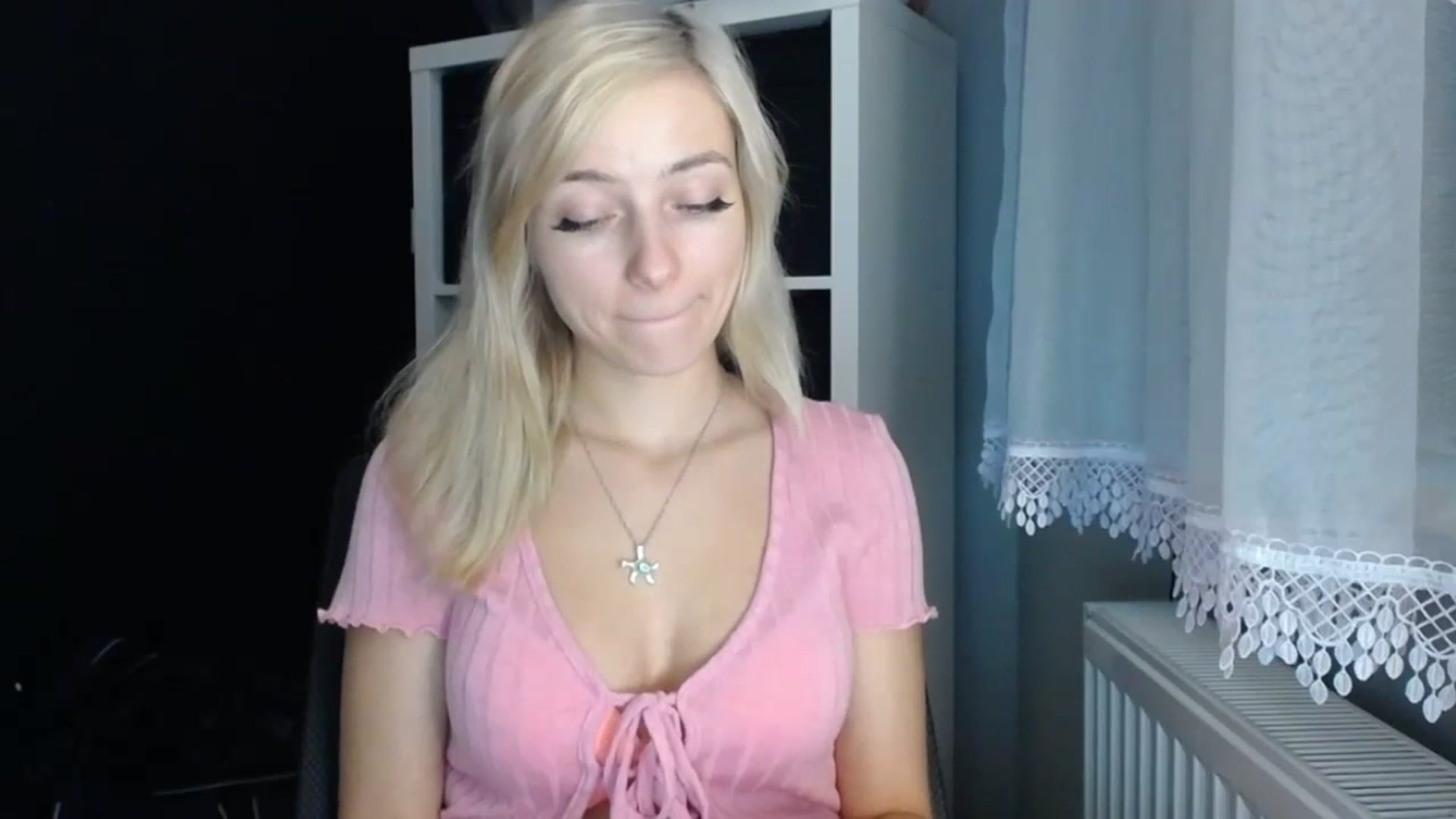 Gallery image thumbnail from LuciaAmazing's myfreecams stream on, 11/23/2023, 14:46 image 7 of 20