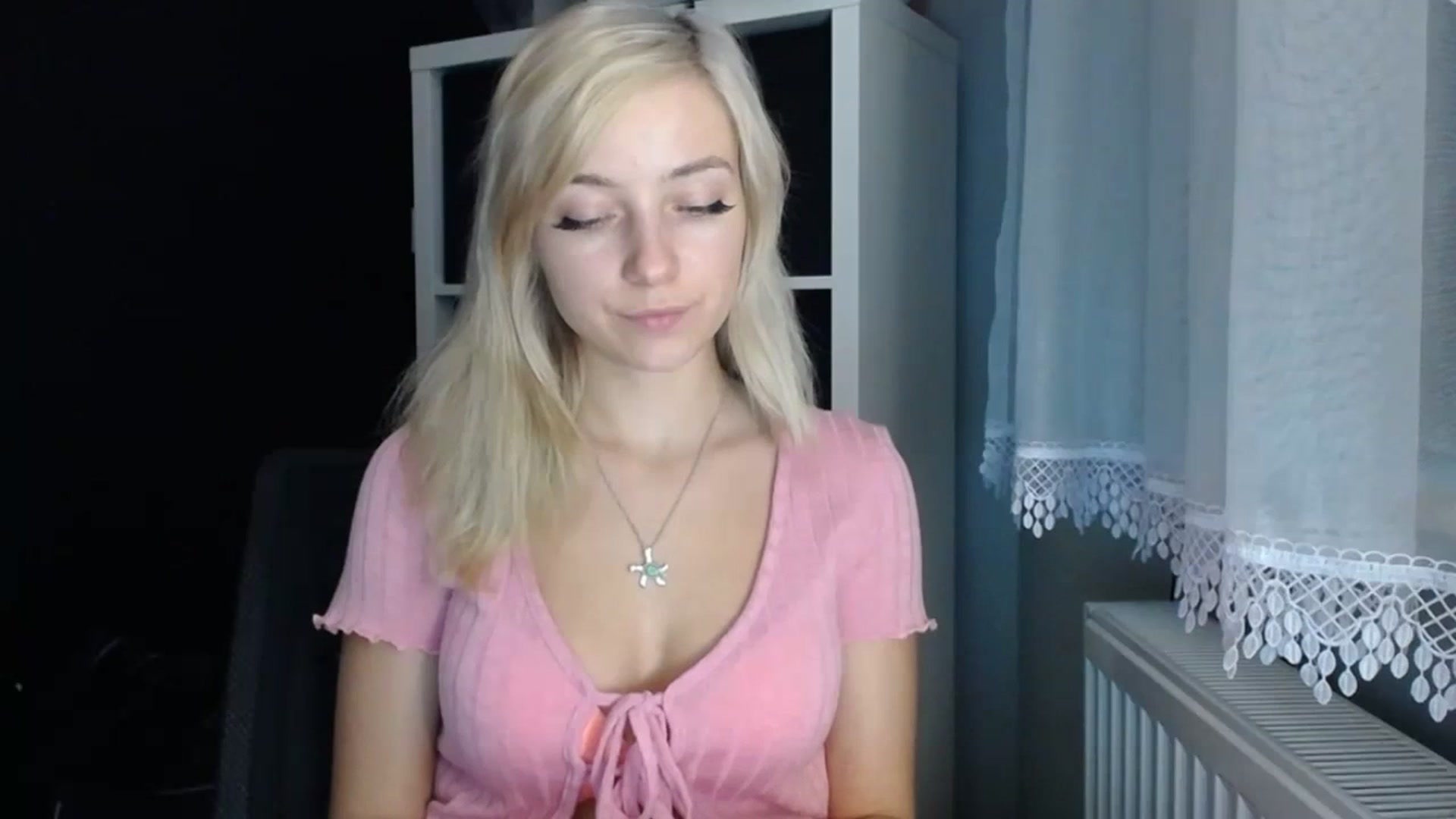 Gallery image thumbnail from LuciaAmazing's myfreecams stream on, 11/23/2023, 14:46 image 13 of 20