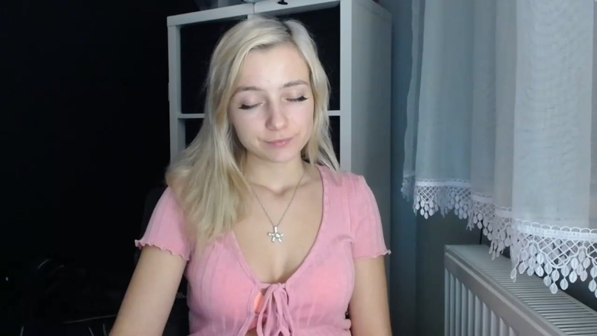 Gallery image thumbnail from LuciaAmazing's myfreecams stream on, 11/23/2023, 16:25 image 19 of 20