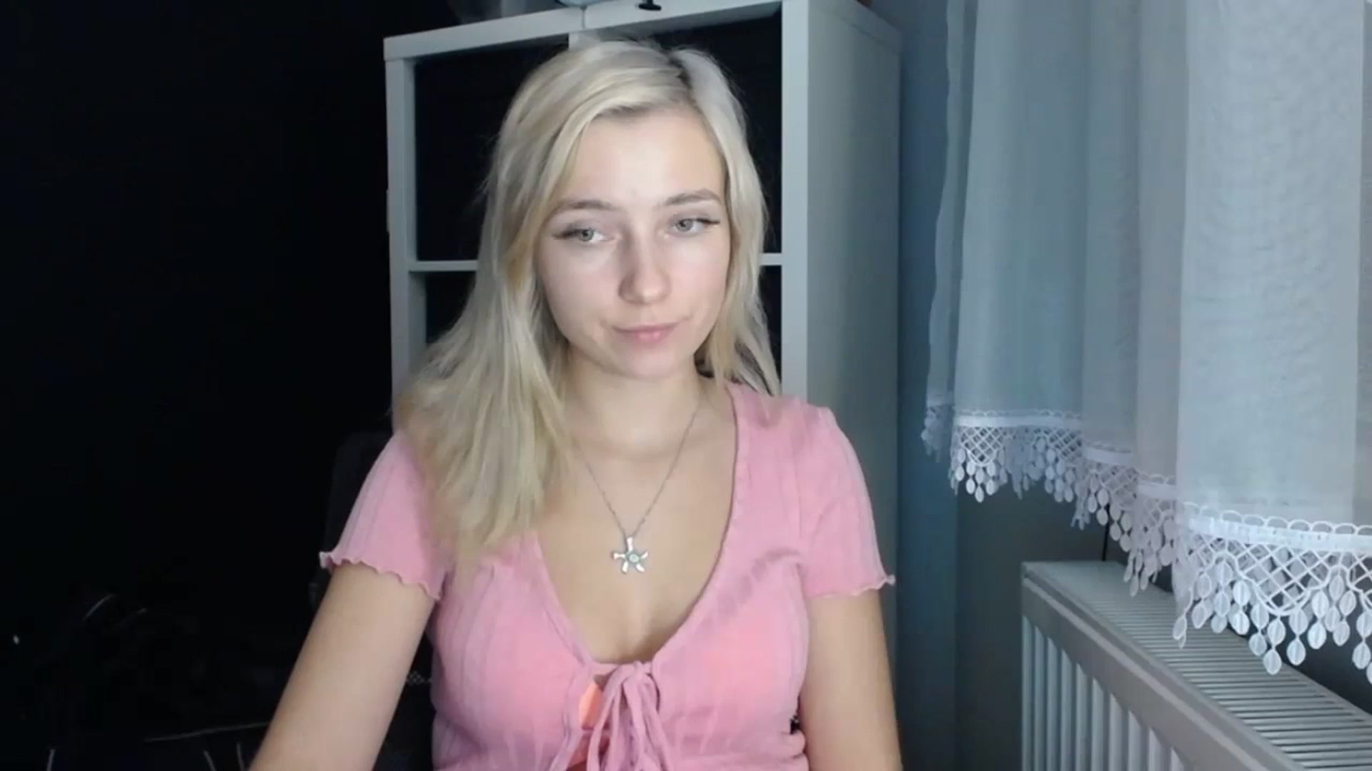 Gallery image thumbnail from LuciaAmazing's myfreecams stream on, 11/23/2023, 16:25 image 17 of 20