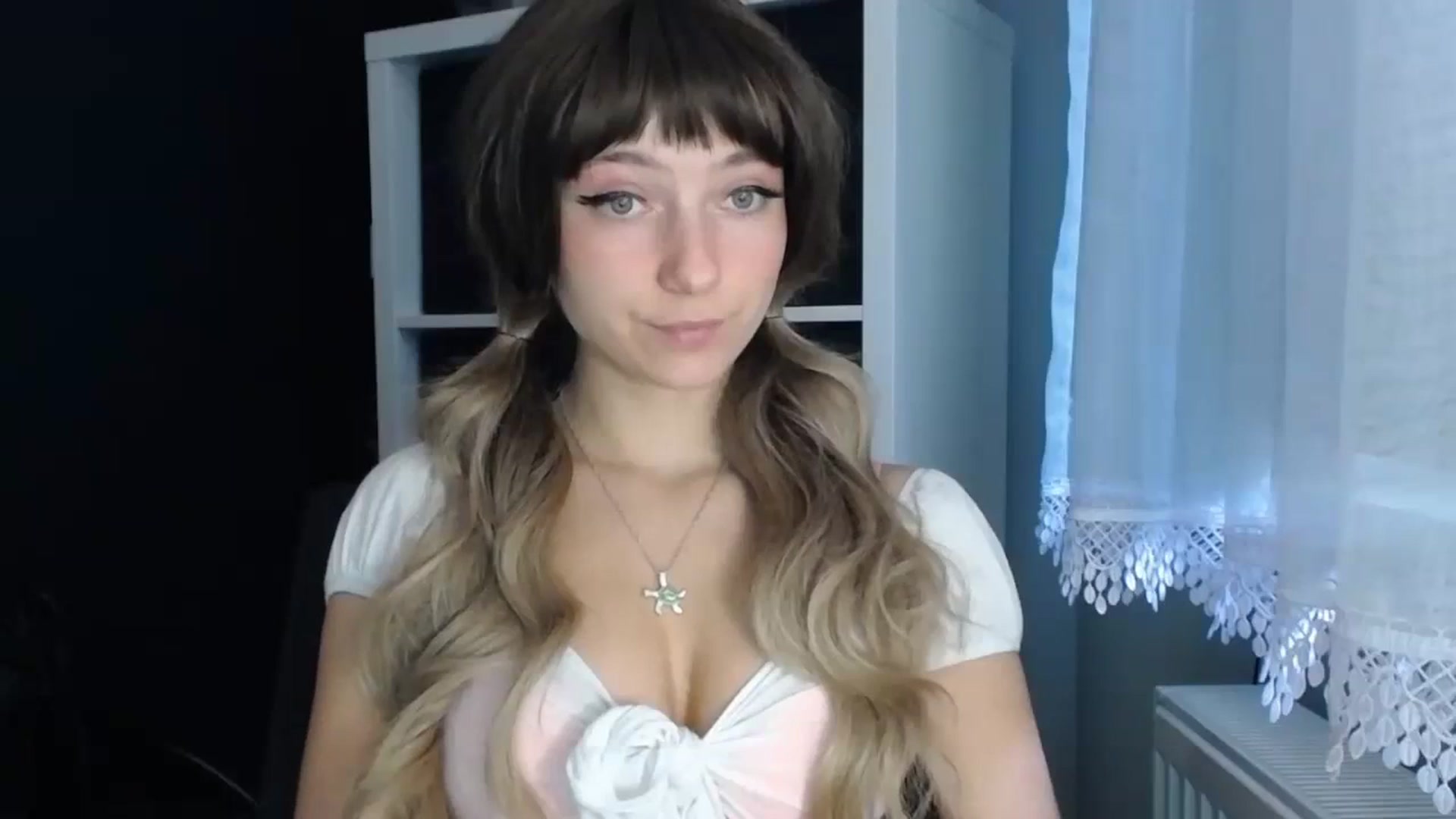 Gallery image thumbnail from LuciaAmazing's myfreecams stream on, 11/24/2023, 09:01 image 6 of 20