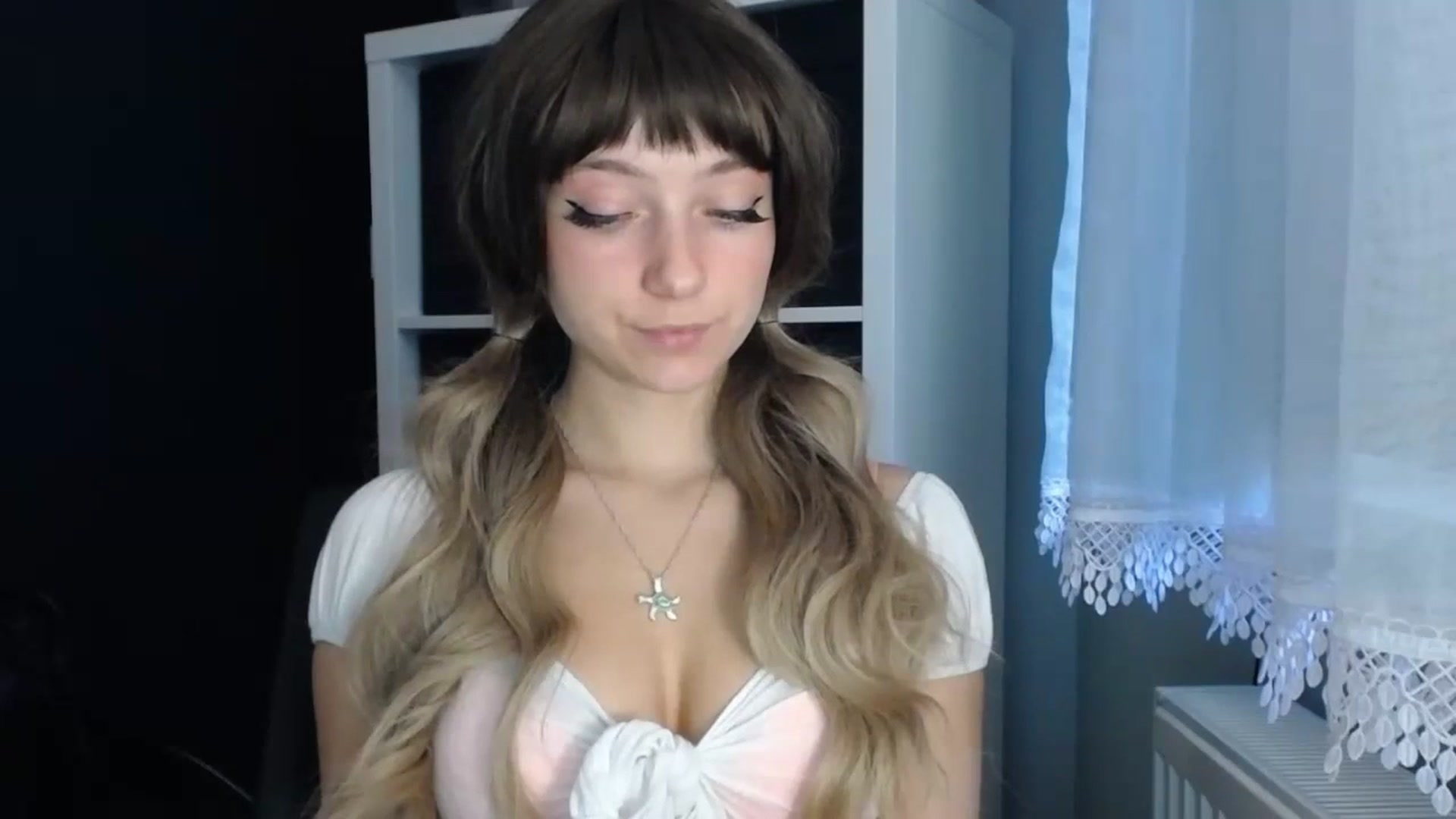 Gallery image thumbnail from LuciaAmazing's myfreecams stream on, 11/24/2023, 09:01 image 7 of 20