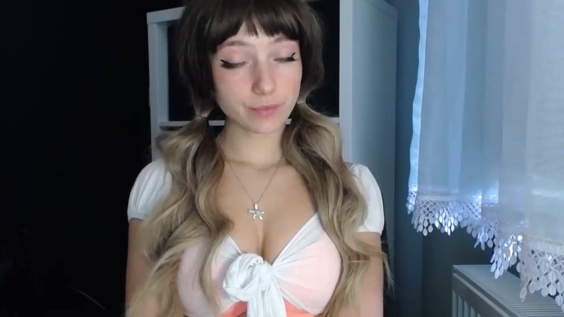 Gallery image thumbnail from LuciaAmazing's myfreecams stream on, 11/24/2023, 09:01 image 9 of 20